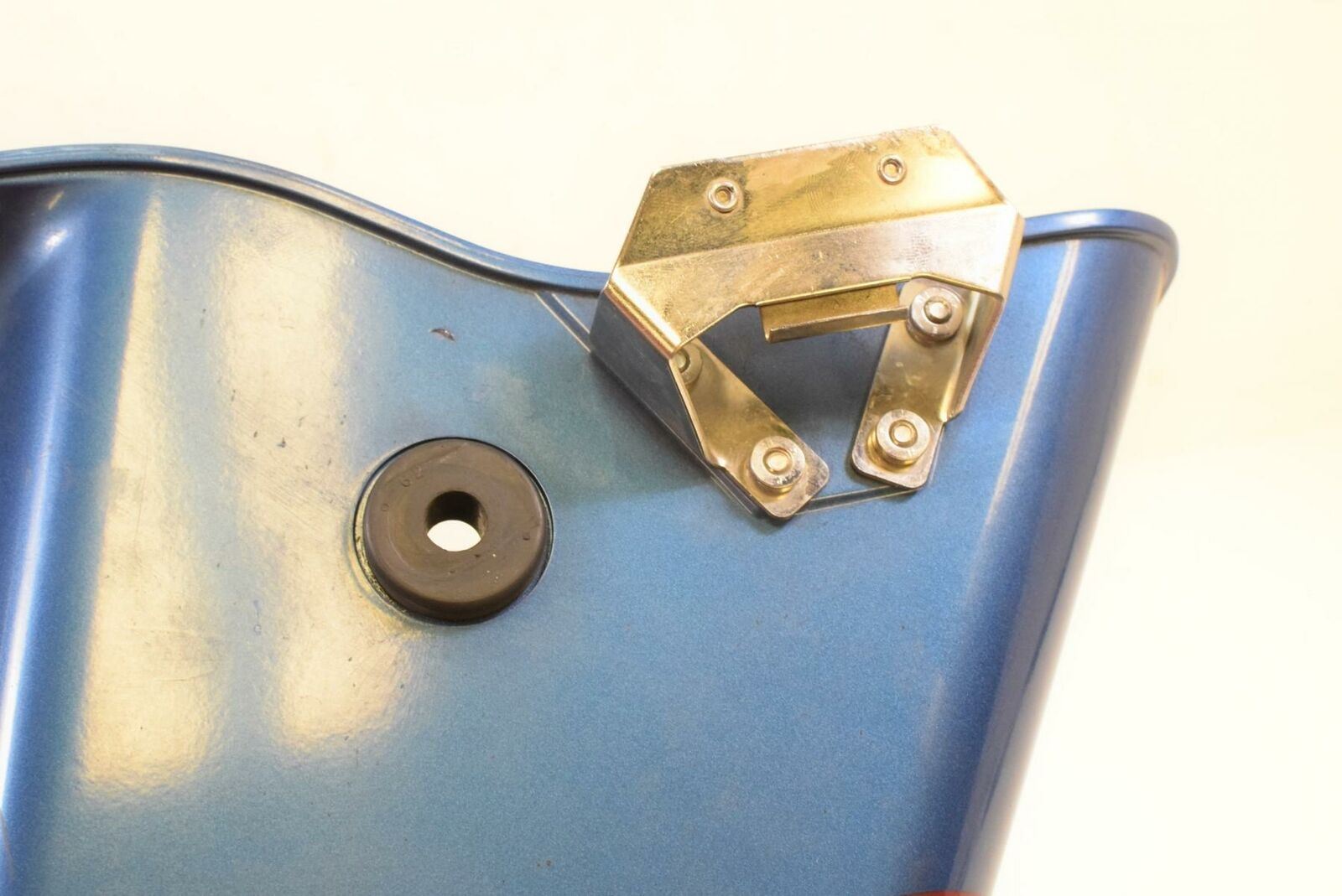 2005 Harley Touring FLHTCUI Electra Glide Left Saddlebag No Lid 90753-93 {{ shop.shopifyCountryName }} - Mototech271