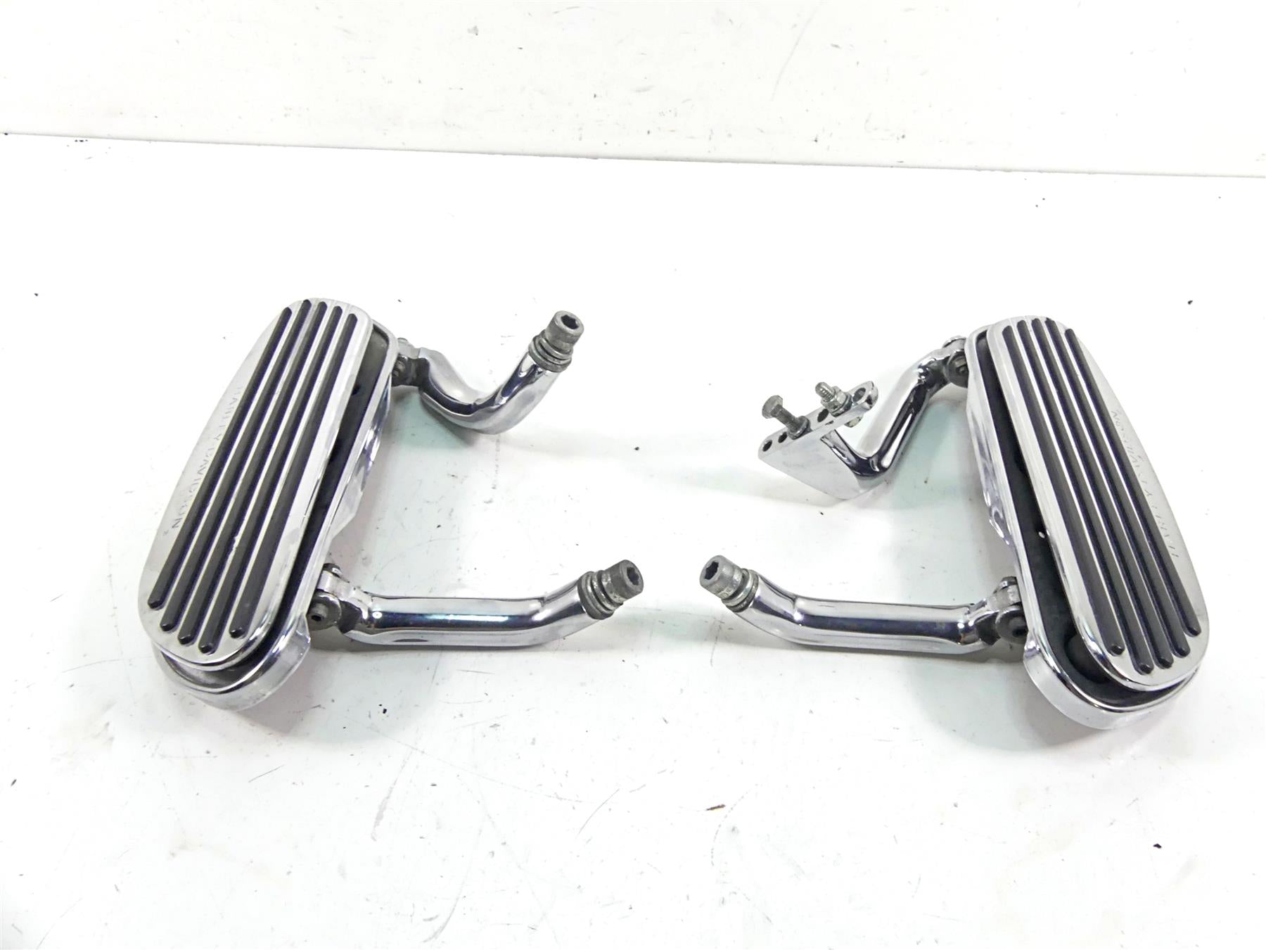 2006 Harley Touring FLHTCU SE E-Glide Front Floorboard Set -Read 47370-04 | Mototech271