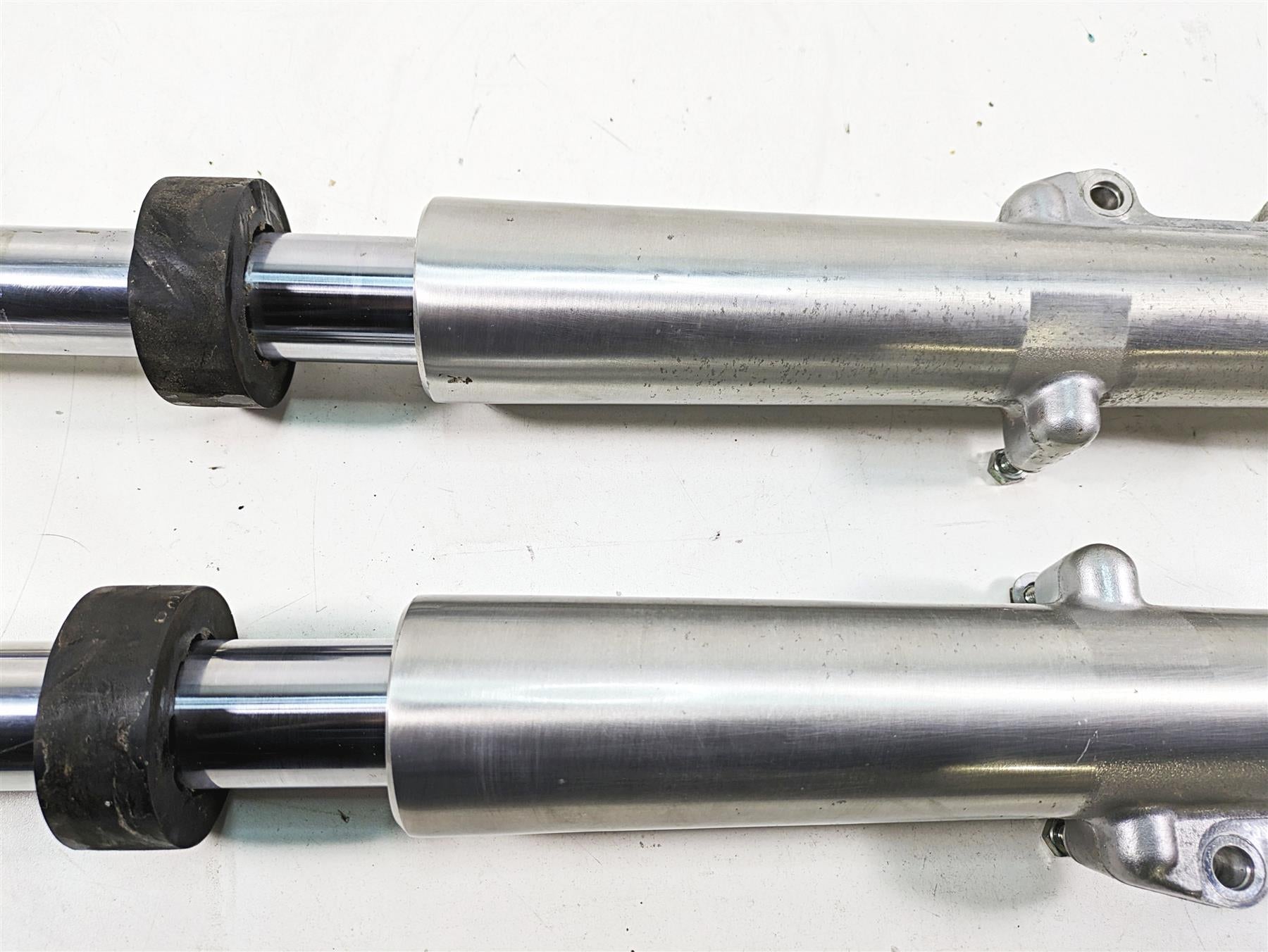 2006 Harley Touring FLHTCUI Electra Glide Front Fork Legs 41mm 46495-06 46502-06 {{ shop.shopifyCountryName }} - Mototech271