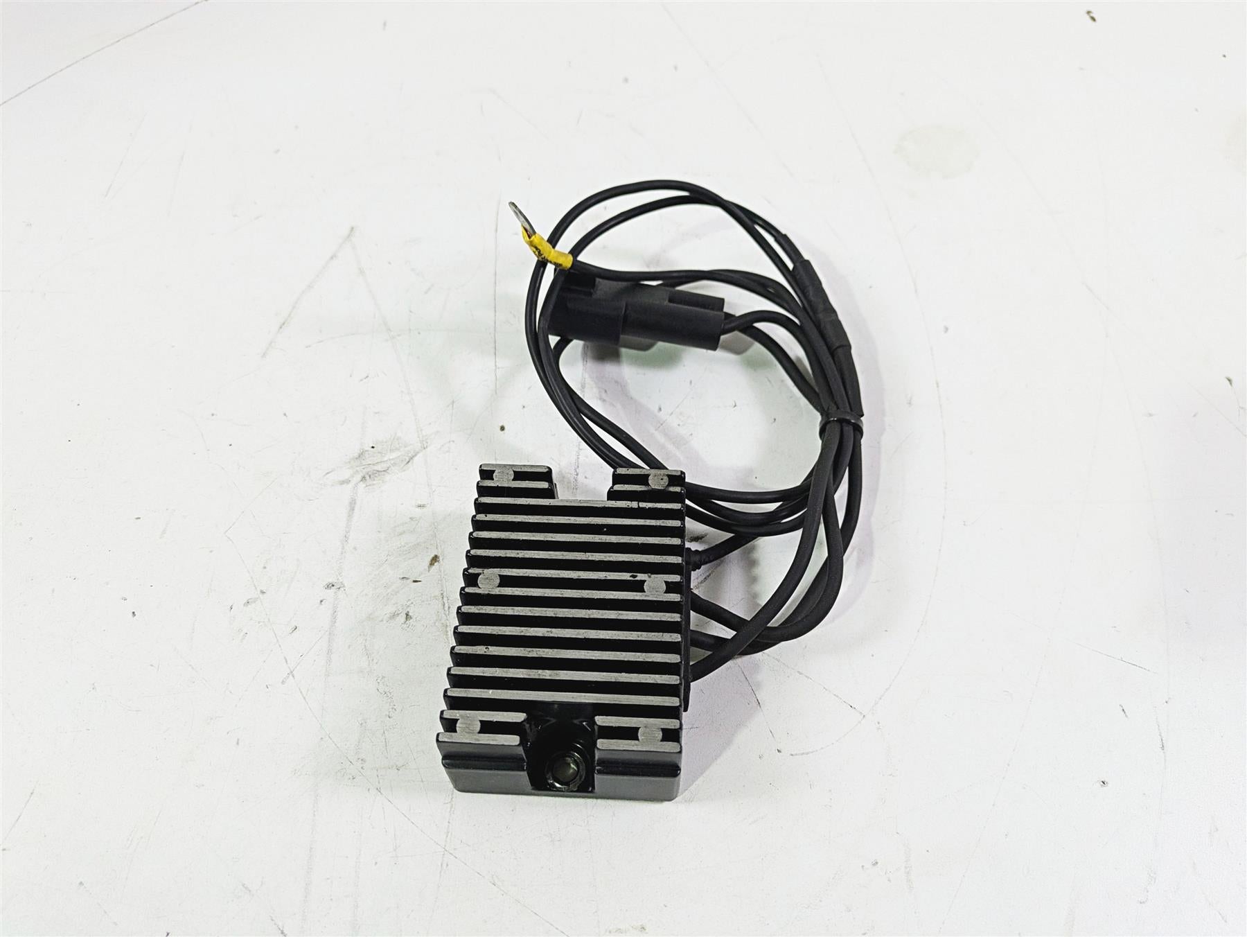 2002 Harley Dyna FXDL Low Rider Rectifier Voltage Regulator 74518-99A {{ shop.shopifyCountryName }} - Mototech271