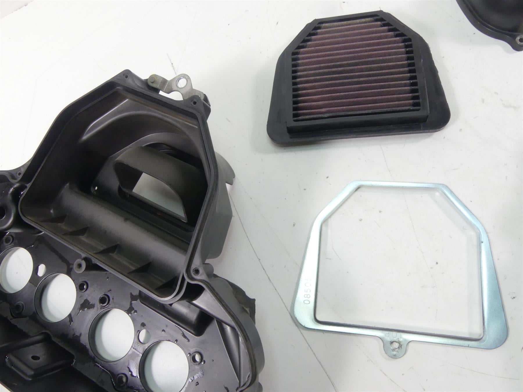 2007 Yamaha FZ1 Fazer Air Cleaner Breather Box & Velocity Stacks 2D1-14411-00-00 {{ shop.shopifyCountryName }} - Mototech271