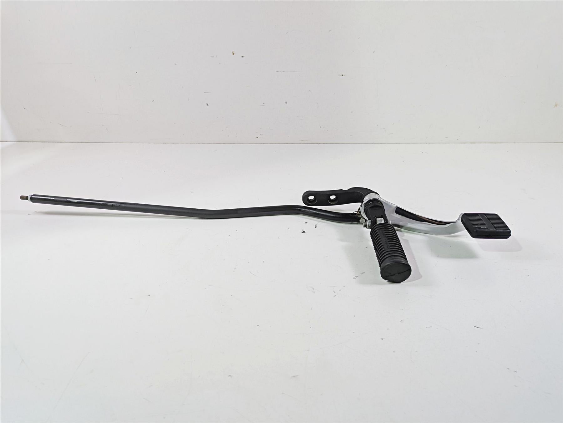 2016 Harley FXDF Dyna Fat Bob Front Right Fw Footpeg & Brake Pedal 42481-03A