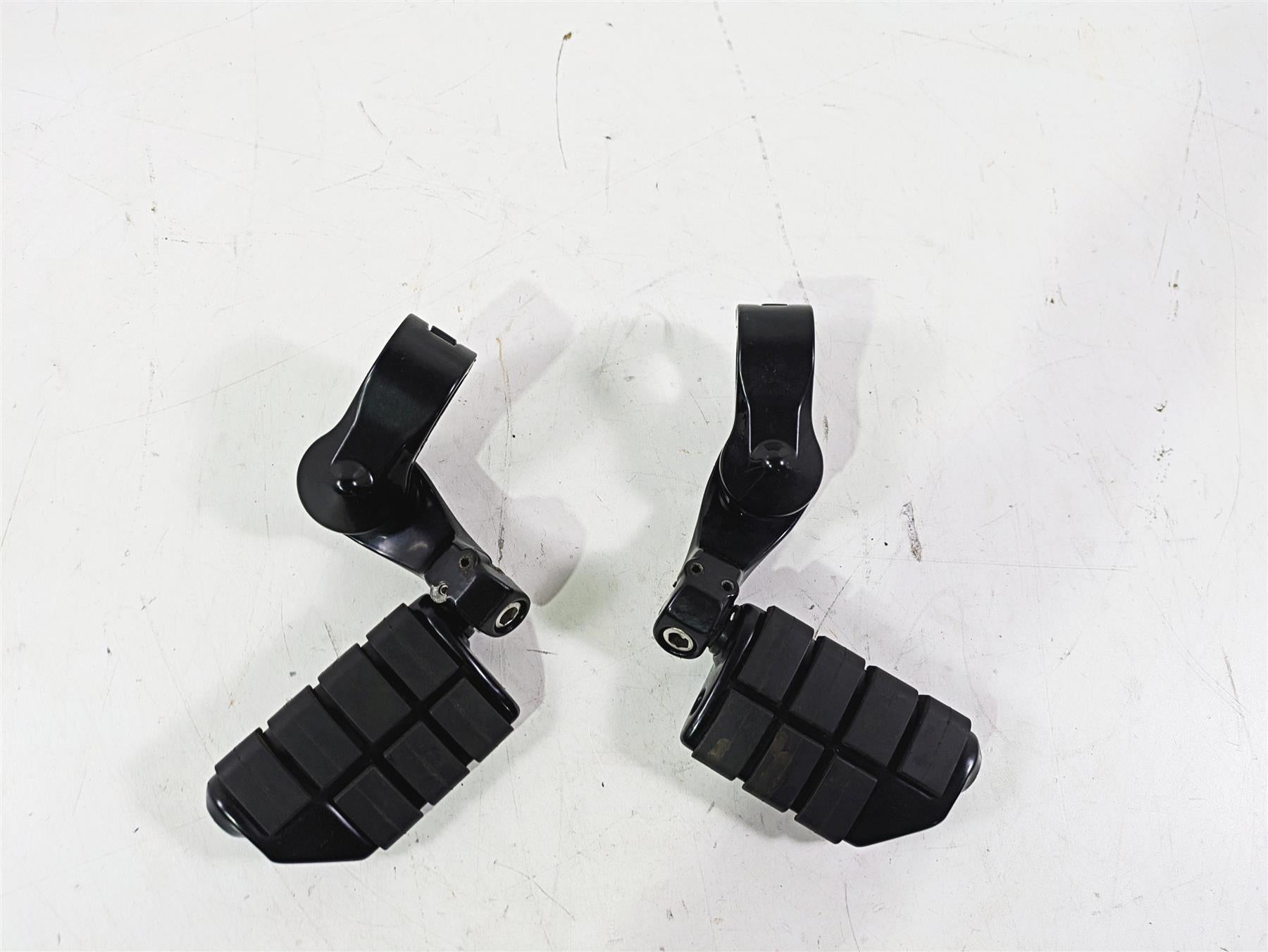 2018 Indian Chieftain Limited Black Aftermarket Highway Foot Peg Set {{ shop.shopifyCountryName }} - Mototech271