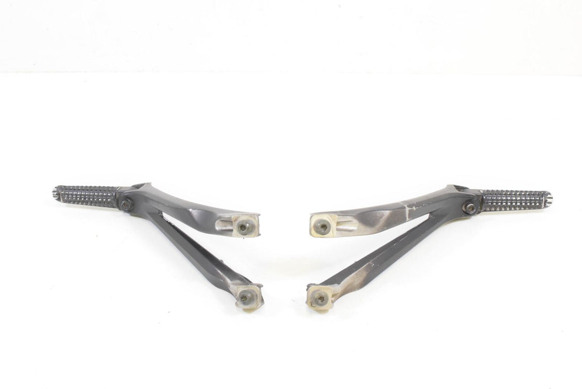 2005 Yamaha YZFR1 YZF R1 Rear Passenger Foot Peg Footpeg Set R 5VY-2741L-00-00 {{ shop.shopifyCountryName }} - Mototech271