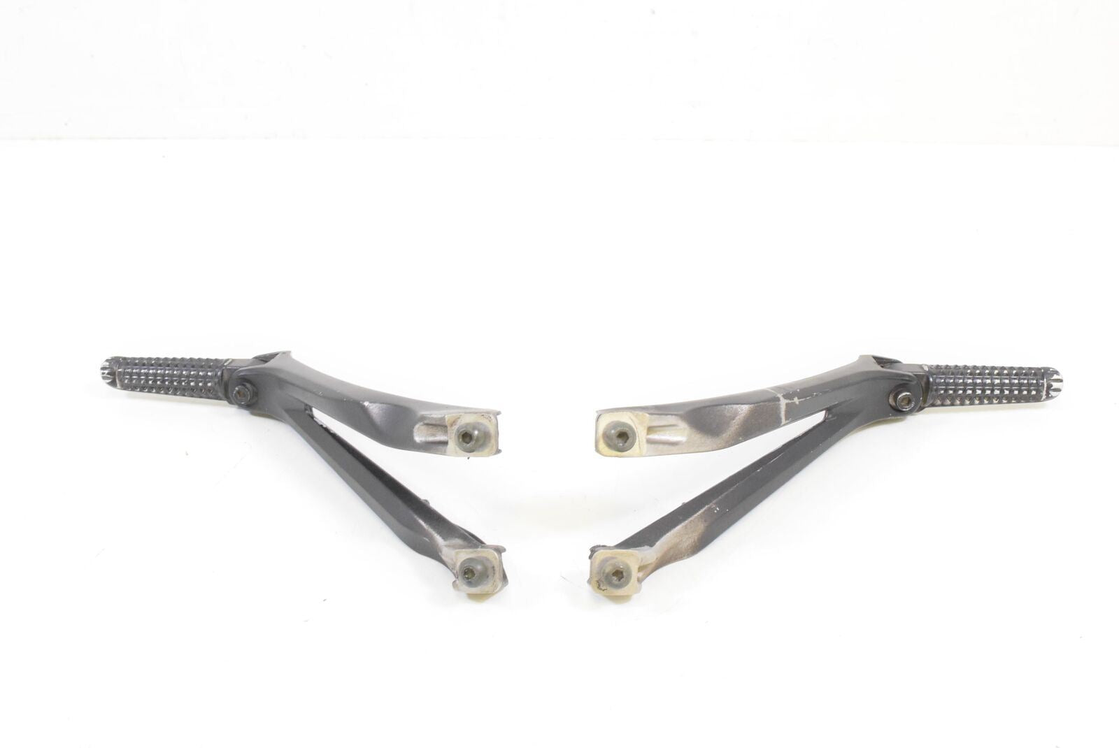2005 Yamaha YZFR1 YZF R1 Rear Passenger Foot Peg Footpeg Set R 5VY-2741L-00-00 {{ shop.shopifyCountryName }} - Mototech271