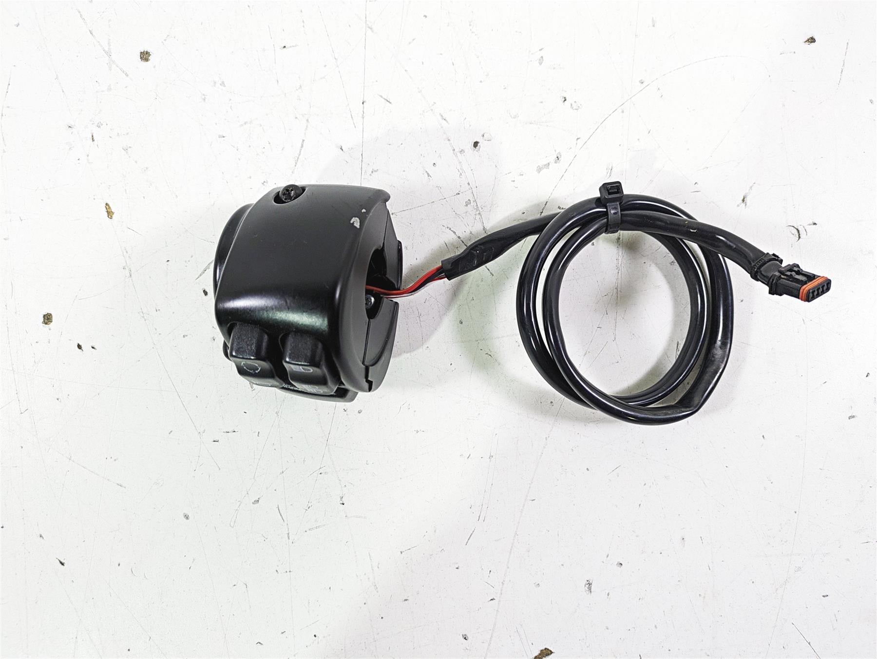 2021 Harley Softail FLSL Slim Left Hand Control Switch 71500292 {{ shop.shopifyCountryName }} - Mototech271