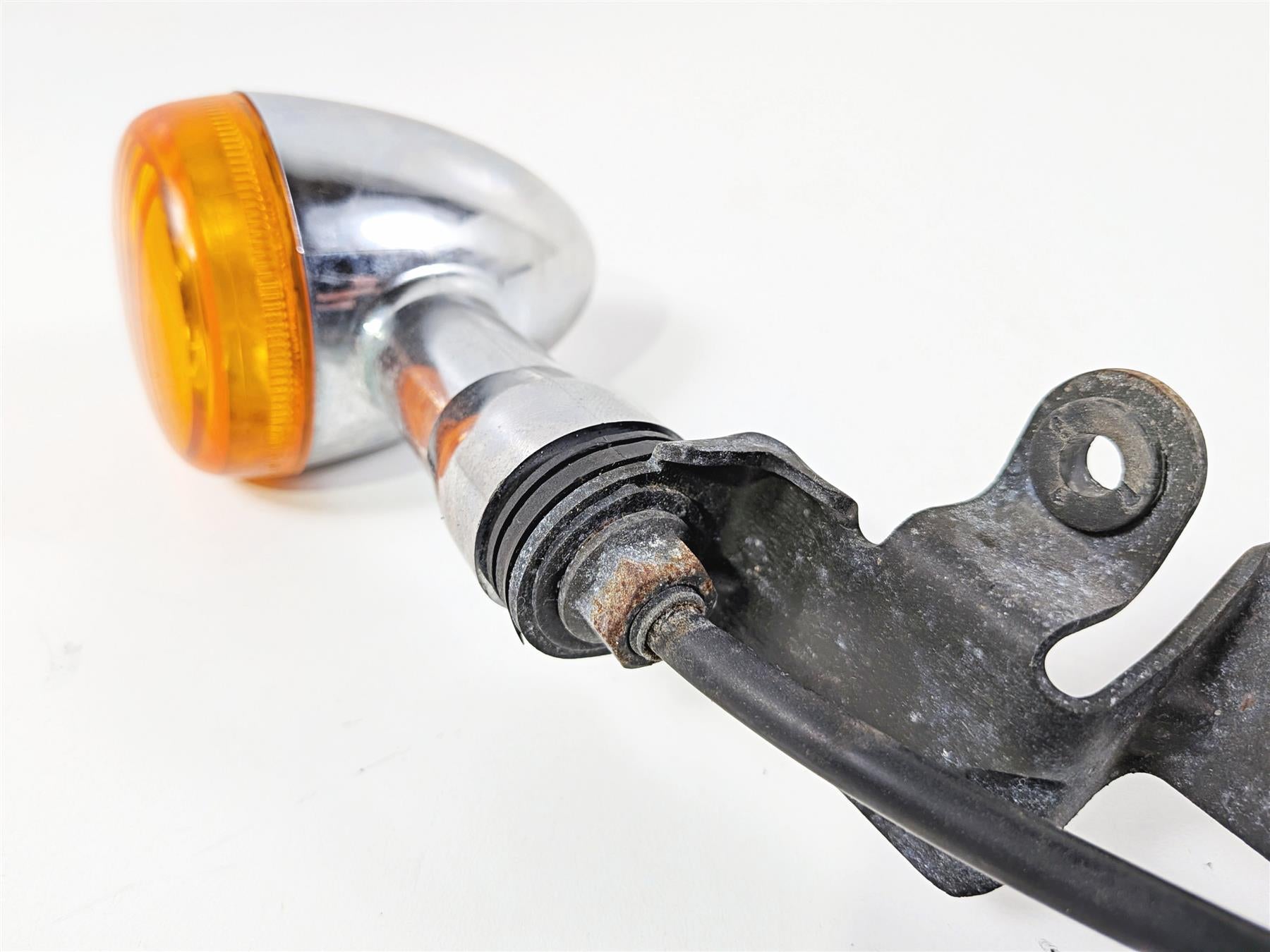 2006 Suzuki VL800 C50 Boulevard Front Blinkers & Mount Bar 35601-41FB1 {{ shop.shopifyCountryName }} - Mototech271