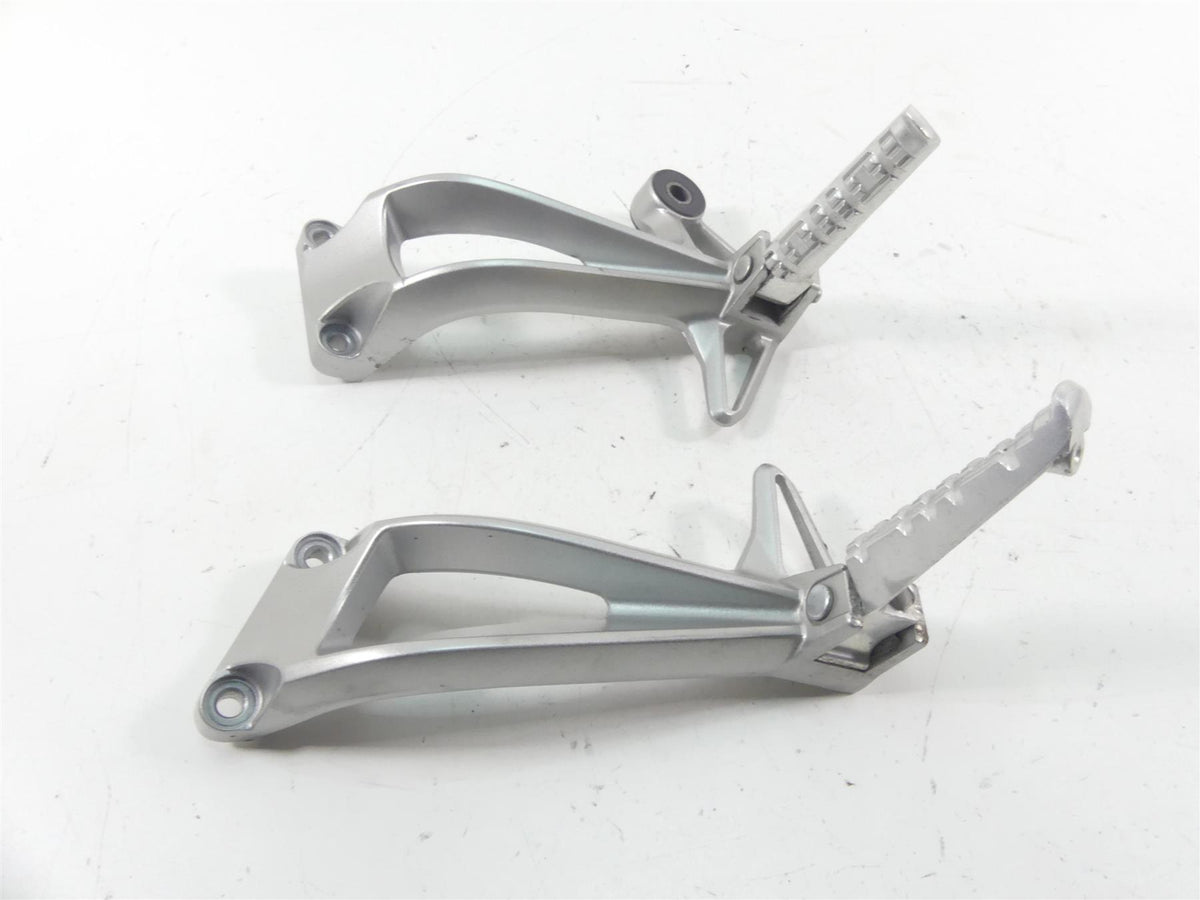 2008 Yamaha FZ1 Fazer Rear Passenger Footpeg Set 2D1-2741L-00-00 2D1-2742L-00-00 {{ shop.shopifyCountryName }} - Mototech271