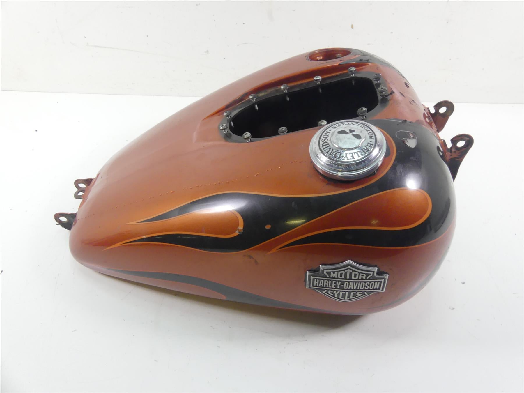 2011 Harley FXDWG Dyna Wide Glide Fuel Gas Petrol Tank Reservoir - Read 61000707 {{ shop.shopifyCountryName }} - Mototech271