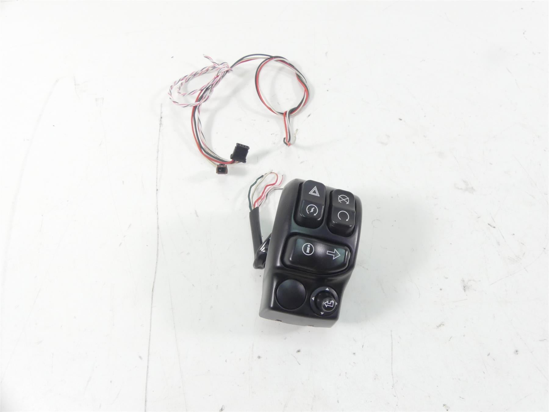 2016 Harley Touring FLTRX Road Glide Right Start Stop Control Switch 71500129C {{ shop.shopifyCountryName }} - Mototech271