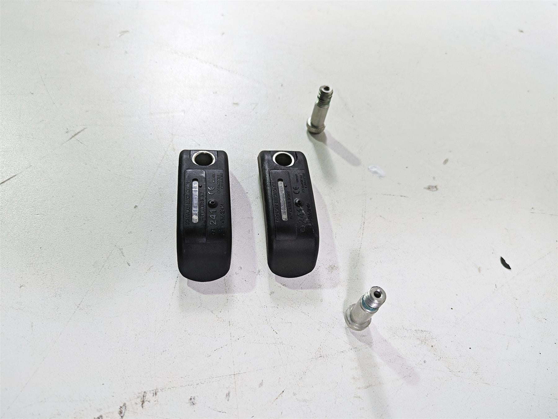 2018 Indian Chieftain Dark Horse Tire Pressure Sensor Set 2412417 2208712 {{ shop.shopifyCountryName }} - Mototech271