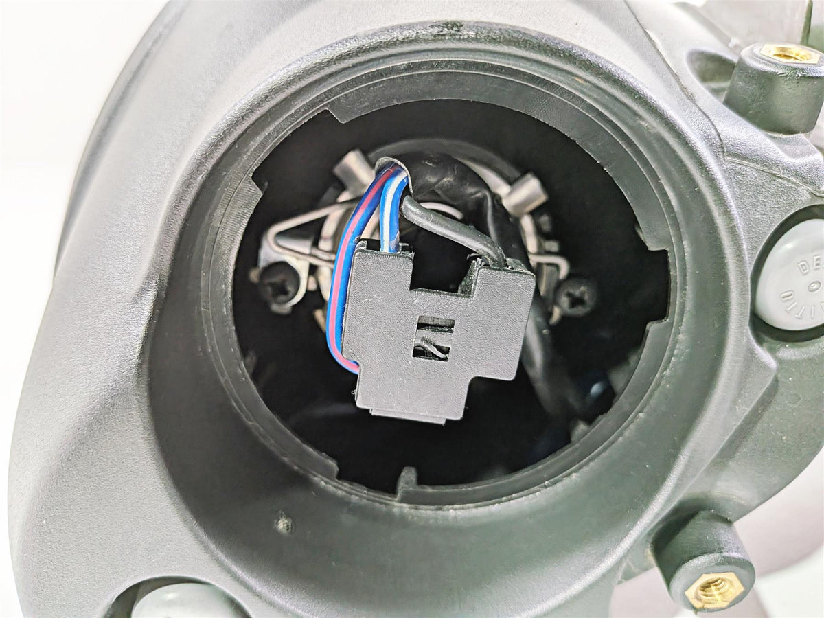 2019 Triumph Speed Triple RS 1050 Headlights Head Light Lamp -Scratch T2701345 {{ shop.shopifyCountryName }} - Mototech271