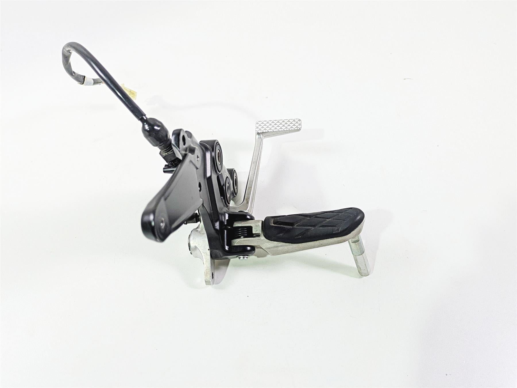 2023 Suzuki GSX1300 RR Hayabusa Right Front Footpeg & Brake Pedal 43510-10L00 {{ shop.shopifyCountryName }} - Mototech271