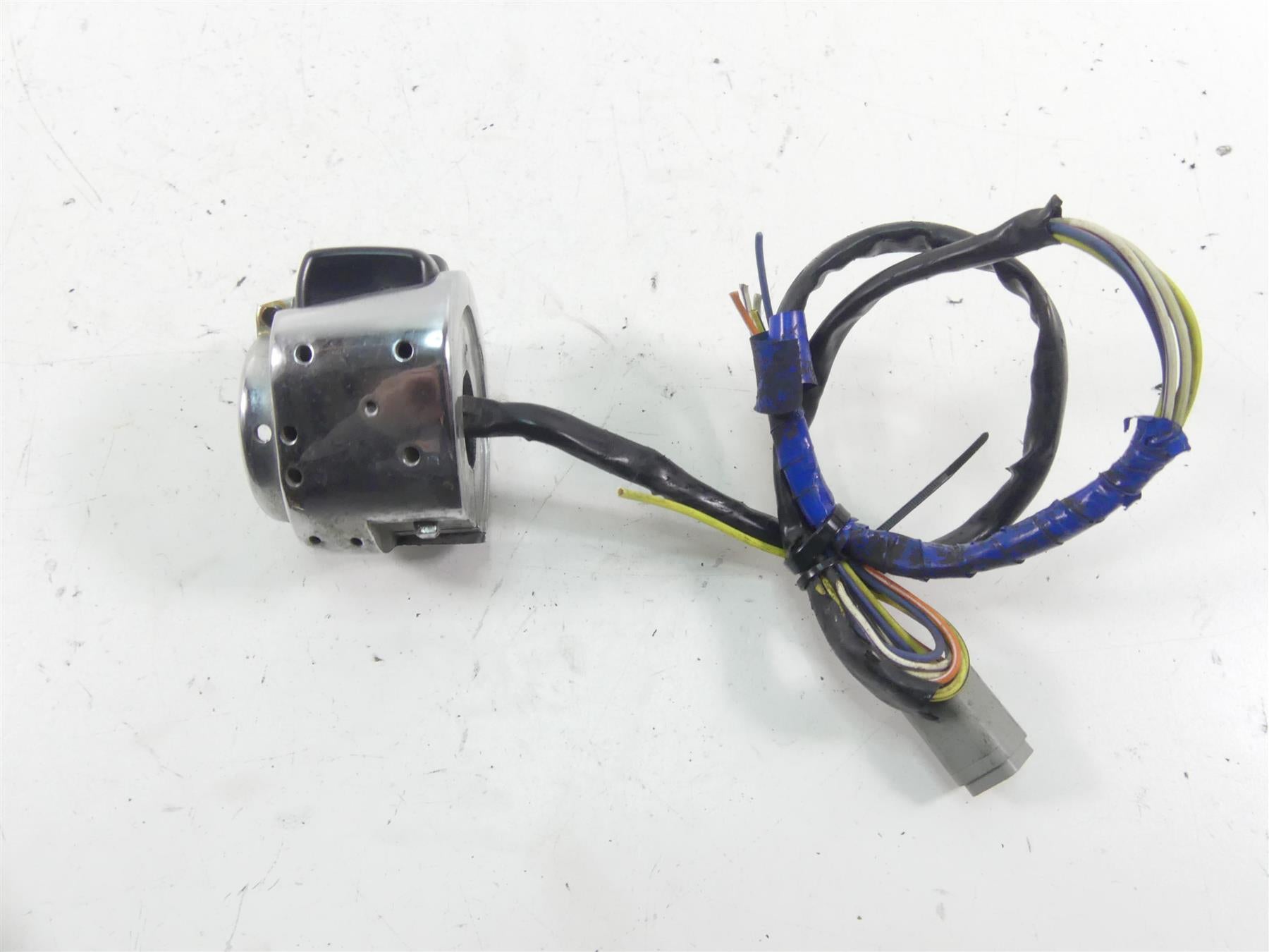 1998 Harley Dyna FXDL Low Rider Left Hand Turn Signal Control Switch 71682-06A {{ shop.shopifyCountryName }} - Mototech271