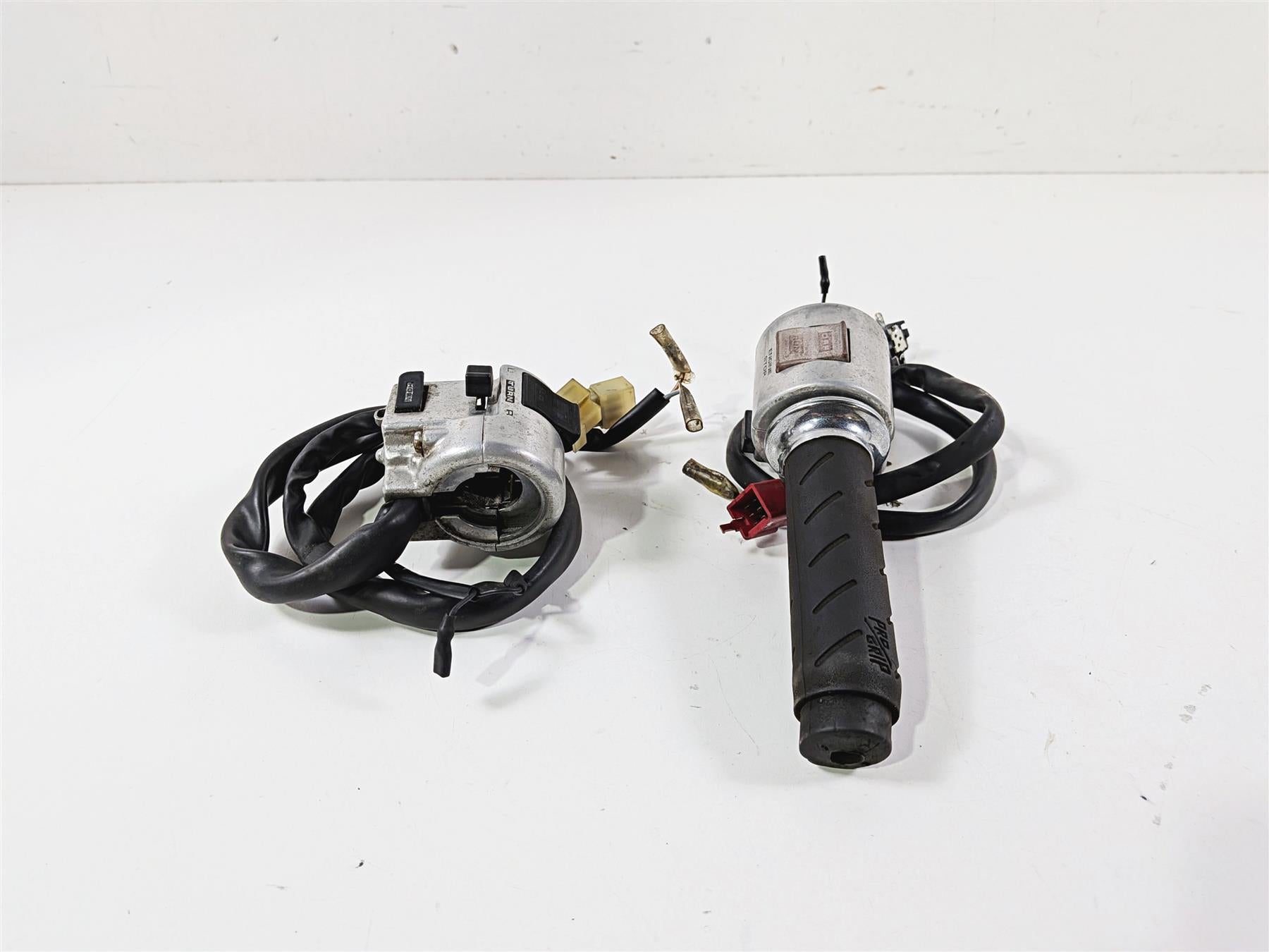 1995 Honda VT600 CD Shadow Deluxe Left Right Hand Control Switch 35200-MZ8-A20 {{ shop.shopifyCountryName }} - Mototech271