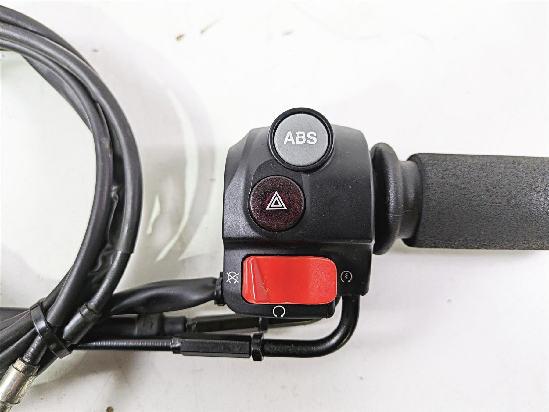 2016 Moto Guzzi Stelvio 1200 8V NTX Right Hand Abs Control Switch 886159 {{ shop.shopifyCountryName }} - Mototech271