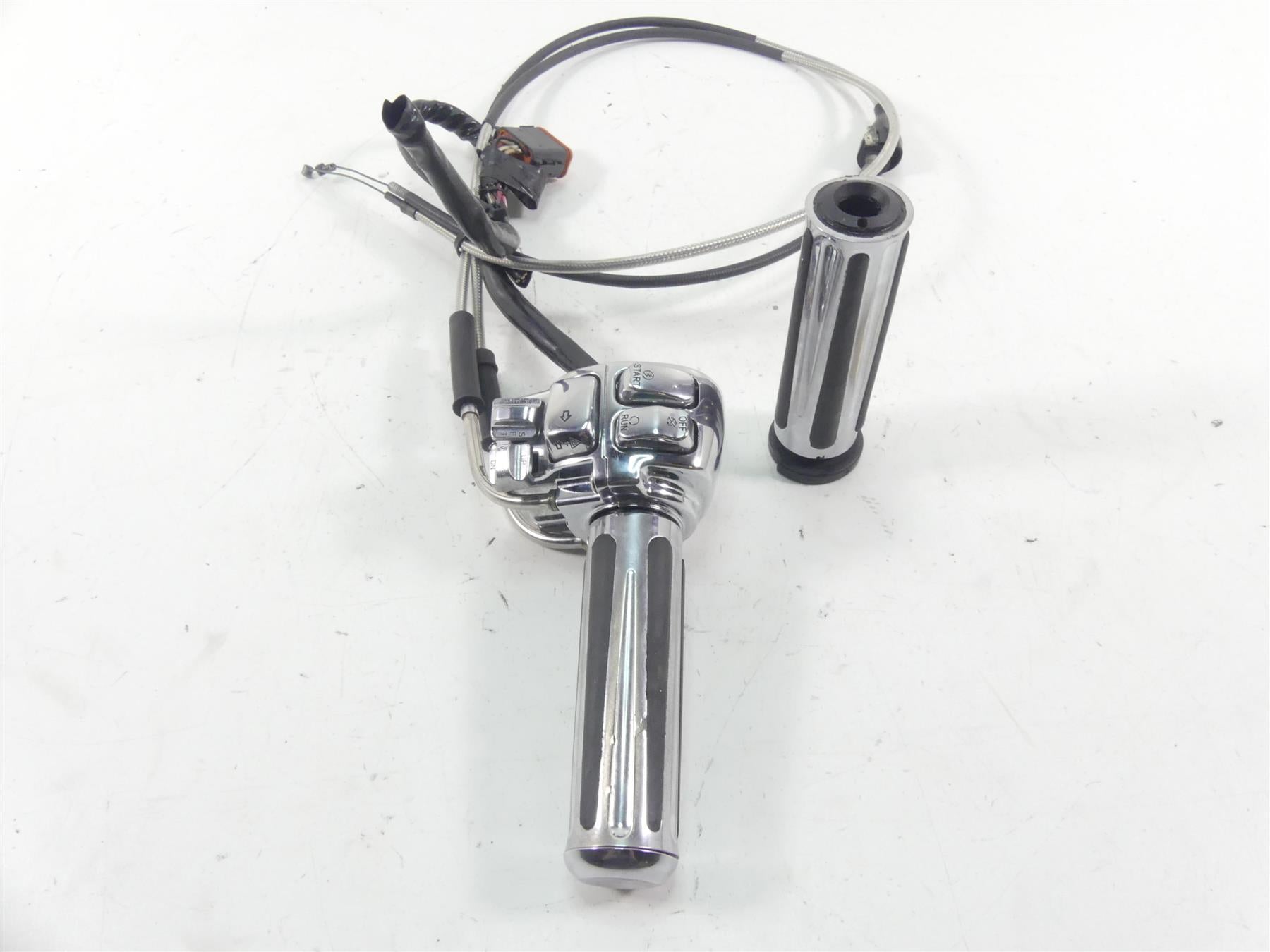 2005 Harley Touring CVO FLHTC SE Electra Glide Right Control Switch 71589-96B {{ shop.shopifyCountryName }} - Mototech271