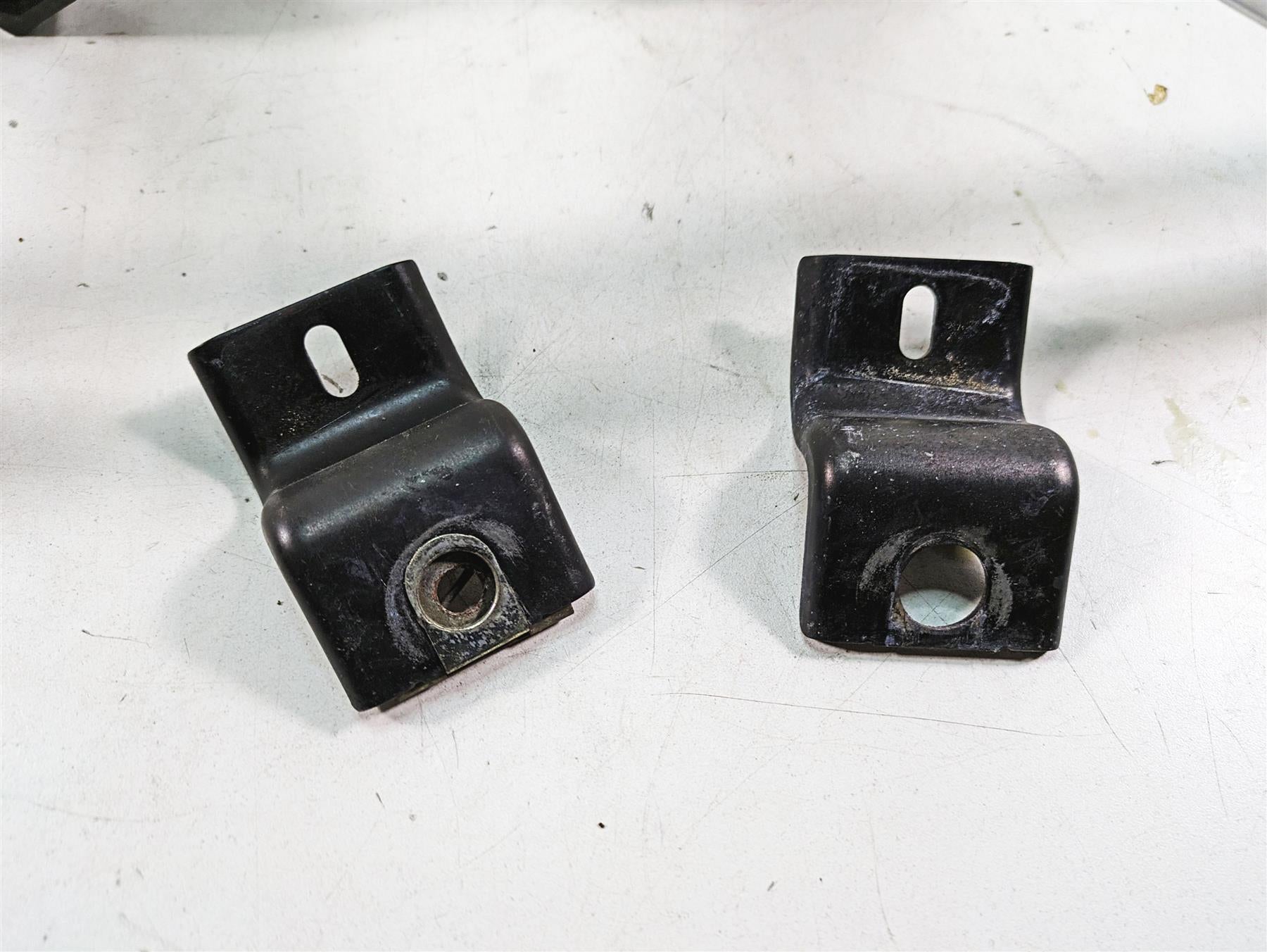 2009 Harley Touring FLHTCU Electra Glide Saddlebag Guard Holder Set 49188-09 {{ shop.shopifyCountryName }} - Mototech271