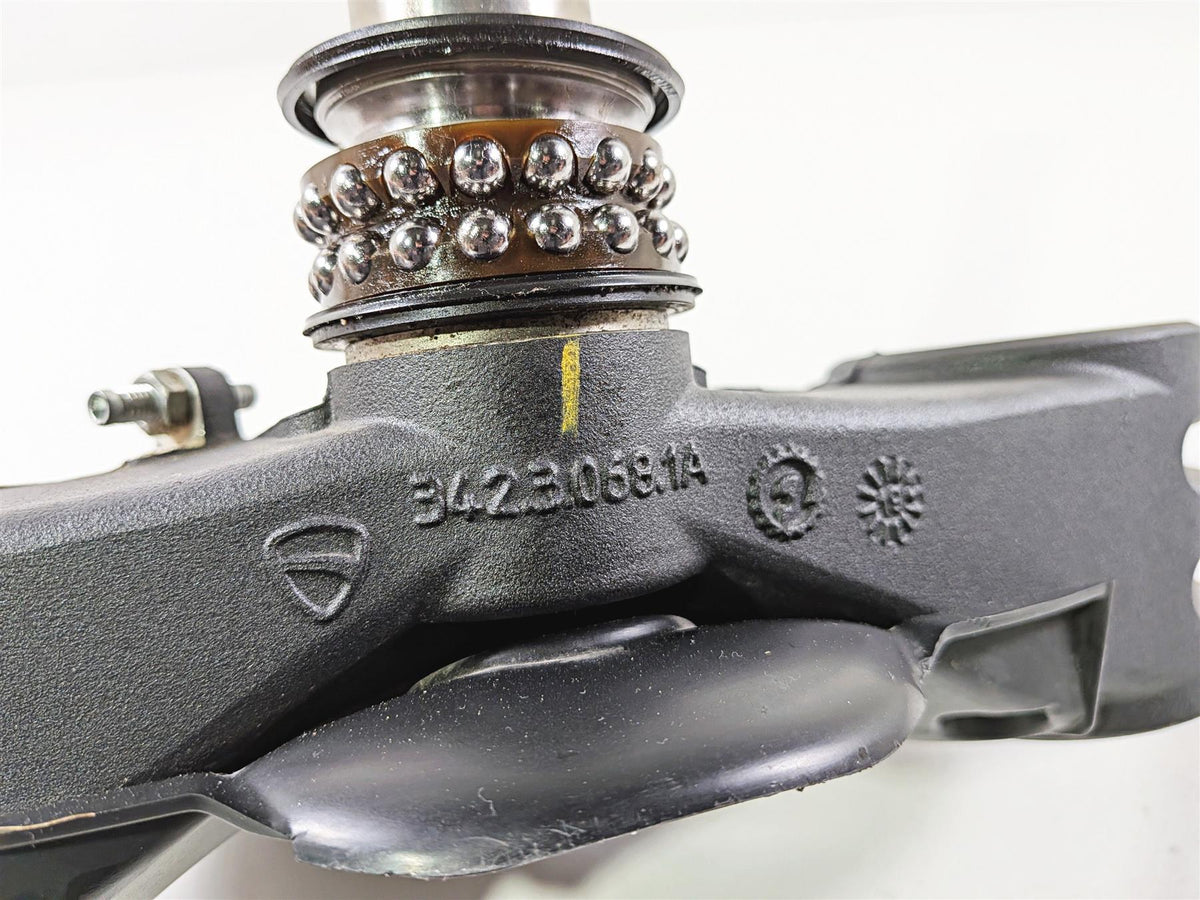 2019 Ducati Panigale V4S V4 S Corse Lower Triple Tree Ohlins -Read 34230691A {{ shop.shopifyCountryName }} - Mototech271