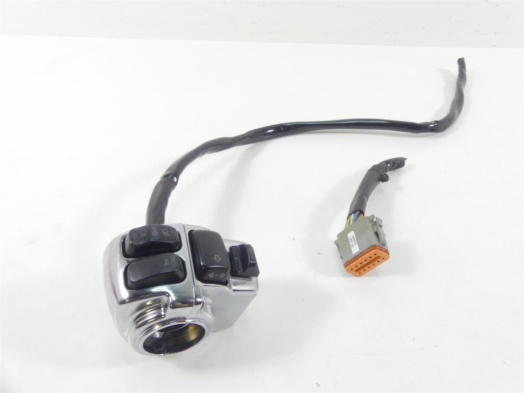 2004 Harley FLHTC SE CVO Electra Glide Left Hand Audio Control Switch 71682-06A {{ shop.shopifyCountryName }} - Mototech271