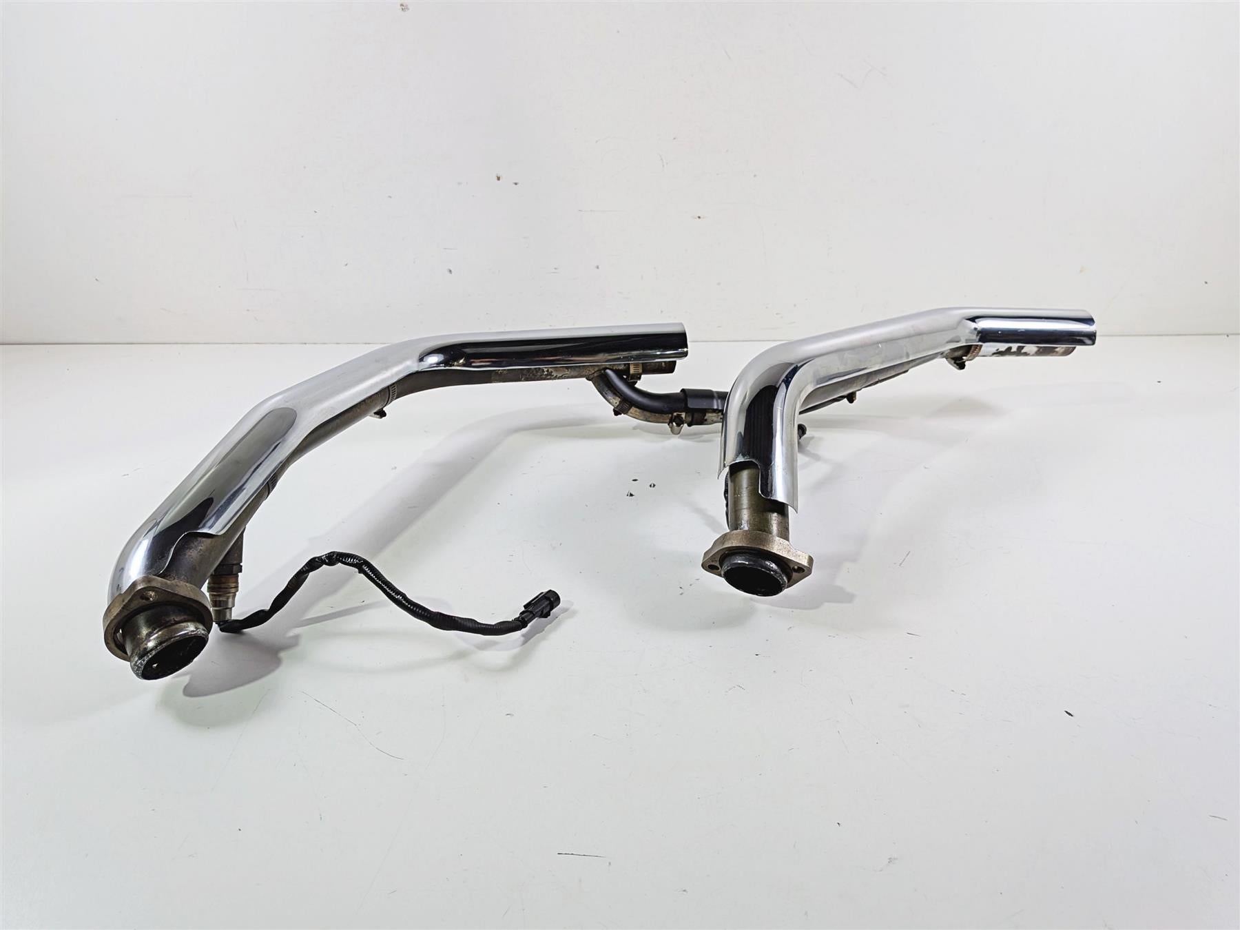 2007 Harley Dyna FXDB Street Bob Stock Exhaust Header Manifold Set 65631-06 {{ shop.shopifyCountryName }} - Mototech271