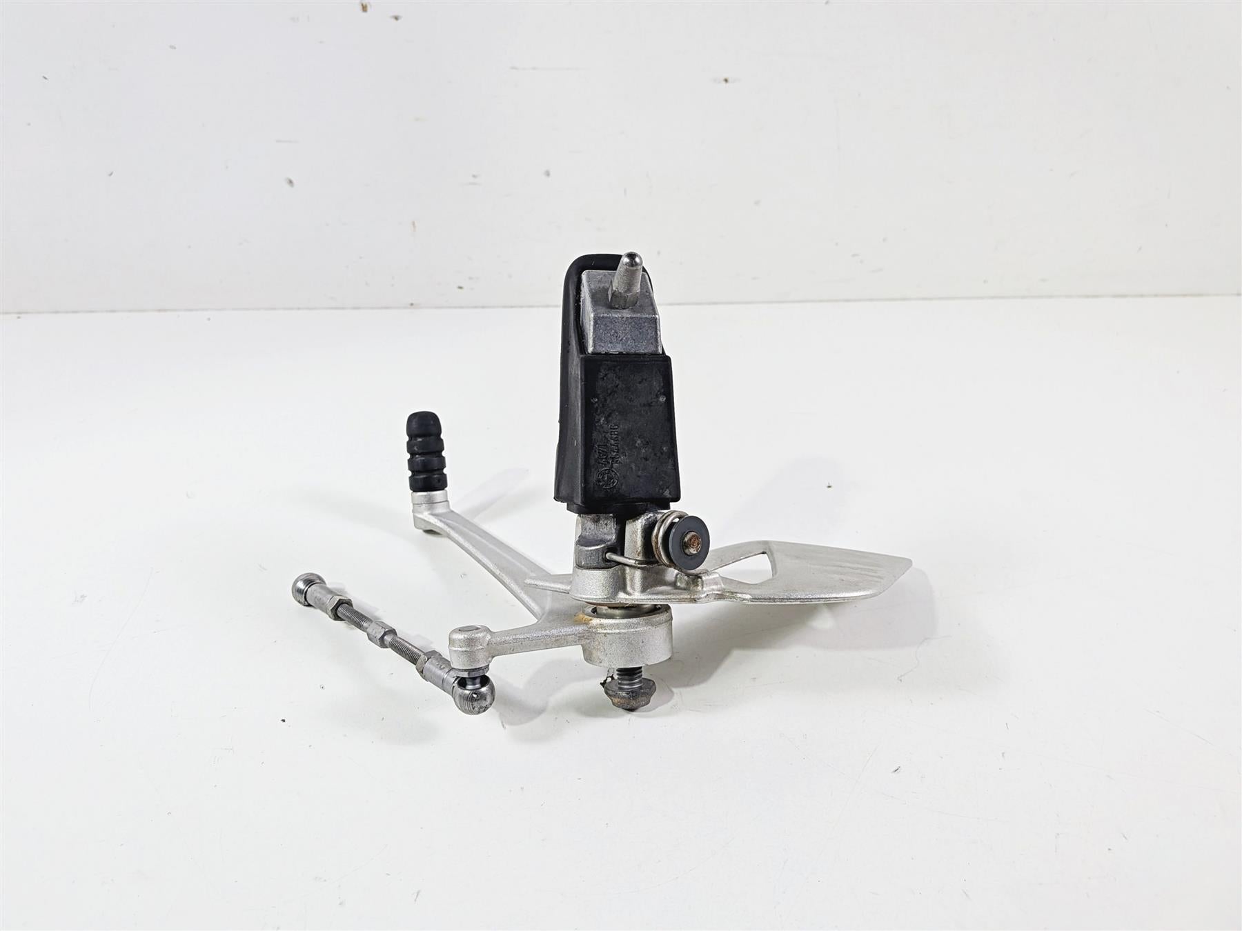 2016 BMW R1200RT RT RTW K52 Front Left Footpeg & Shifter 46718535641 46718560383 {{ shop.shopifyCountryName }} - Mototech271