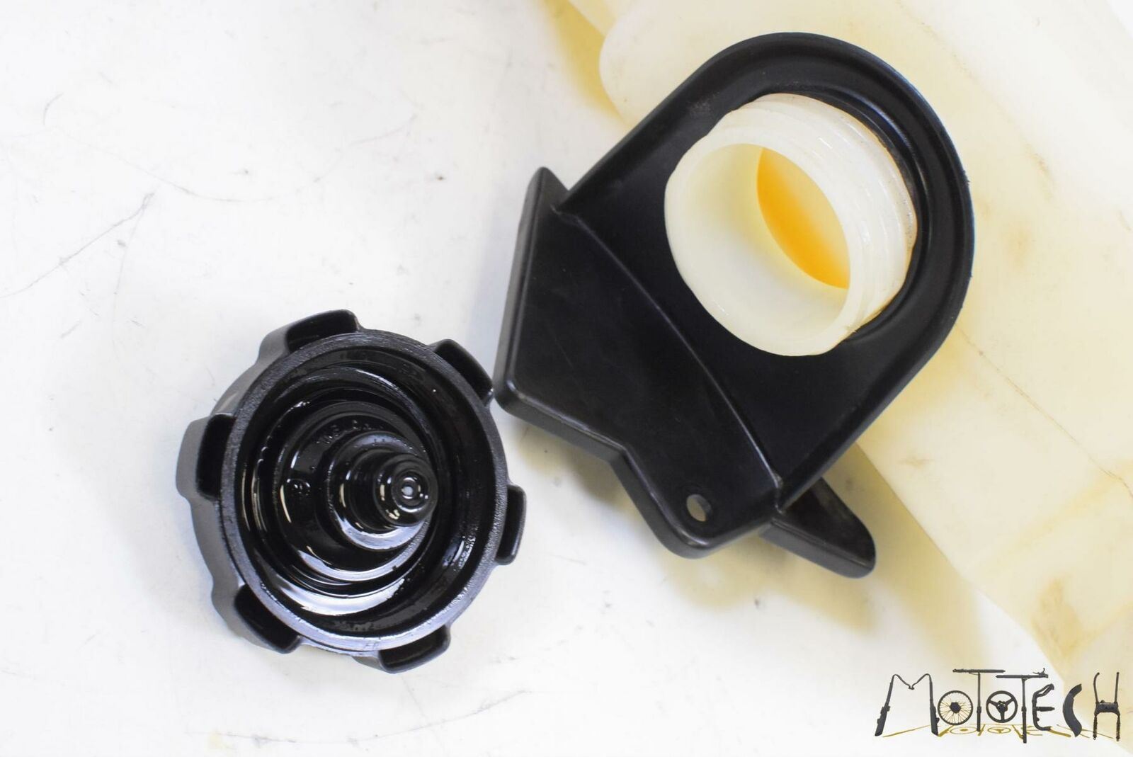 2013 Polaris PRO 800 RMK 155 Oil Tank Reservoir w/ Sensor 2520931 {{ shop.shopifyCountryName }} - Mototech271