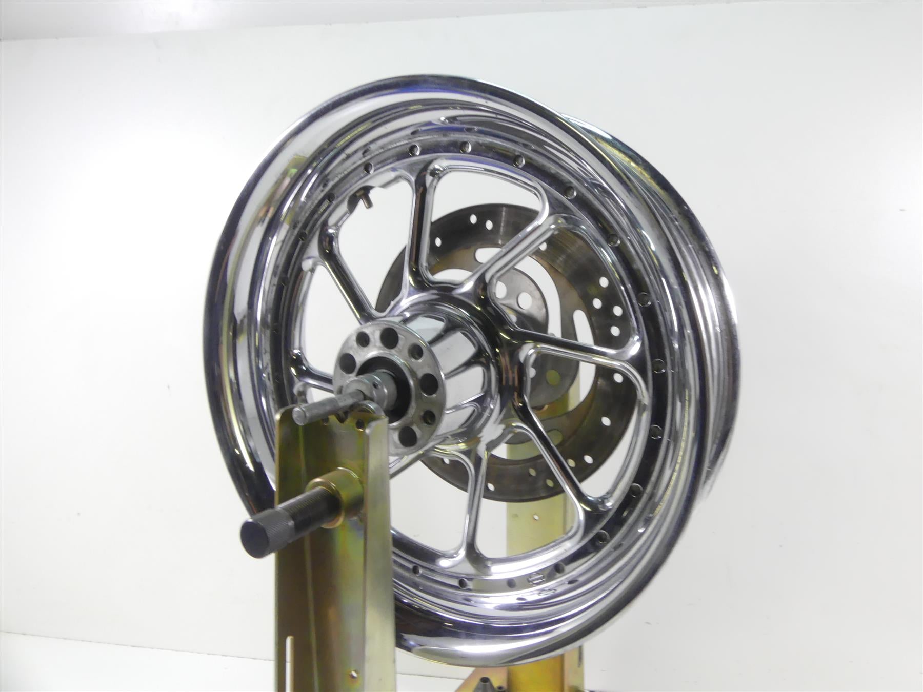 2007 Harley Touring FLHR SE CVO Road King Rear Chrome Wheel 17x4.5 42082-07 {{ shop.shopifyCountryName }} - Mototech271