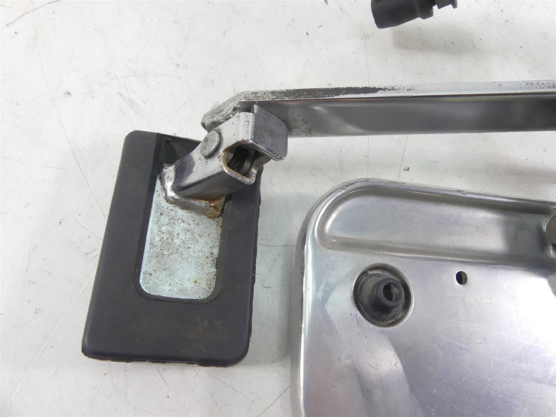 2002 Yamaha XVS1100 V-Star Right Footboard + Brake Pedal Set 5KS-27420-00-00 {{ shop.shopifyCountryName }} - Mototech271