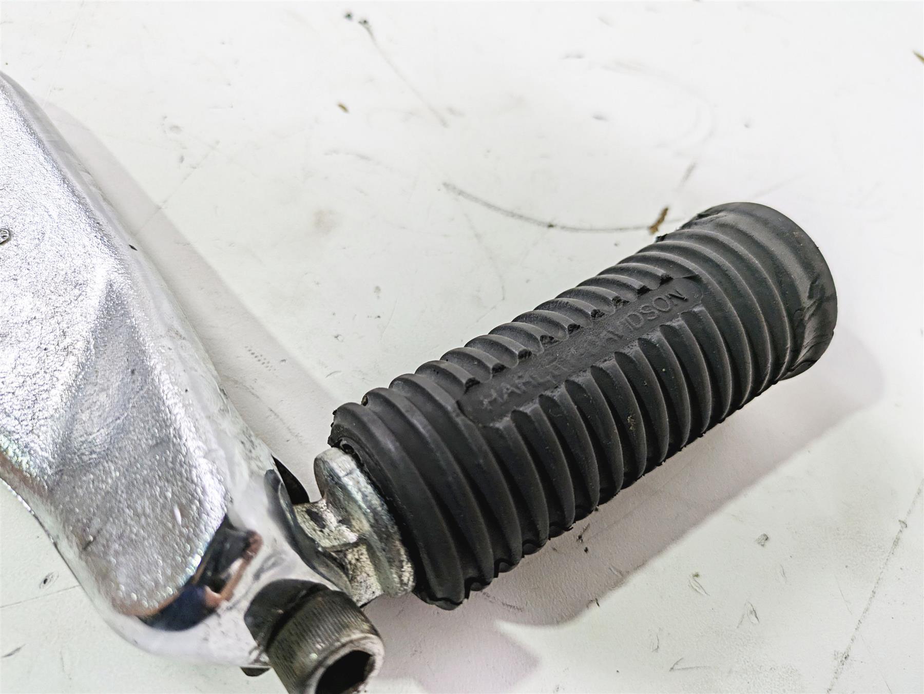 2016 Harley FXDL Dyna Low Rider Left Rider Foot Peg & Shifter Parts 50500279 {{ shop.shopifyCountryName }} - Mototech271