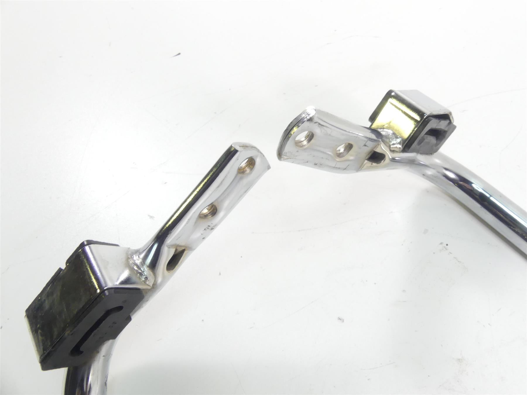 2005 Harley Touring FLHRSI Road King Saddlebag Guard Support Rail Set 49206-04 {{ shop.shopifyCountryName }} - Mototech271