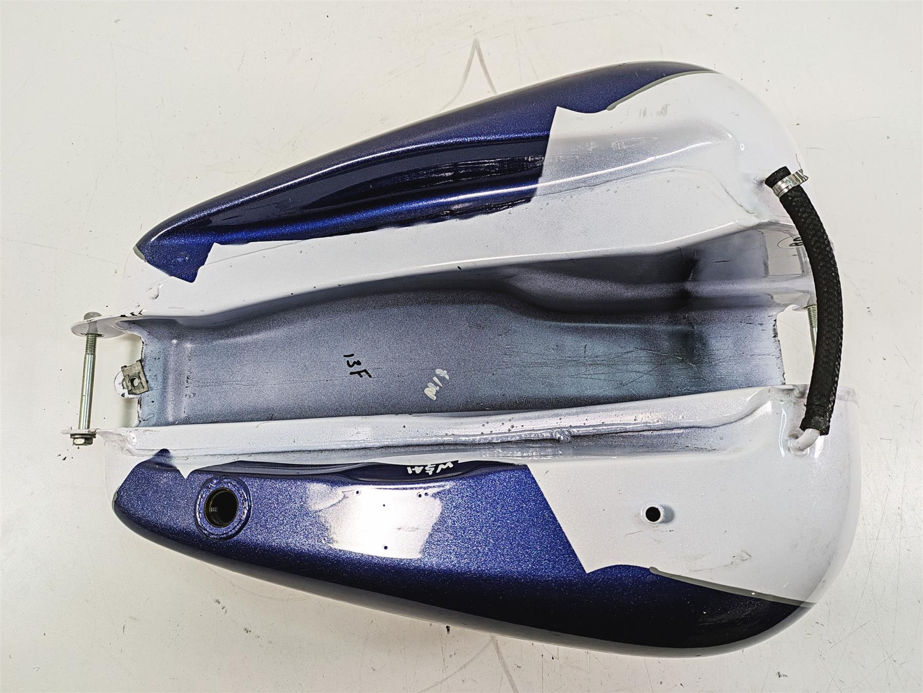2015 Harley FXDL Dyna Low Rider Fuel Petrol Tank White Hot Pearl - Read 61593-10 {{ shop.shopifyCountryName }} - Mototech271