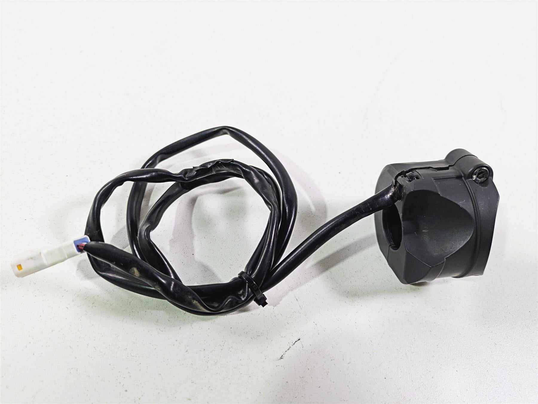 2018 Ducati Scrambler Desert Sled 800 Right Hand Control Switch 65010172B {{ shop.shopifyCountryName }} - Mototech271