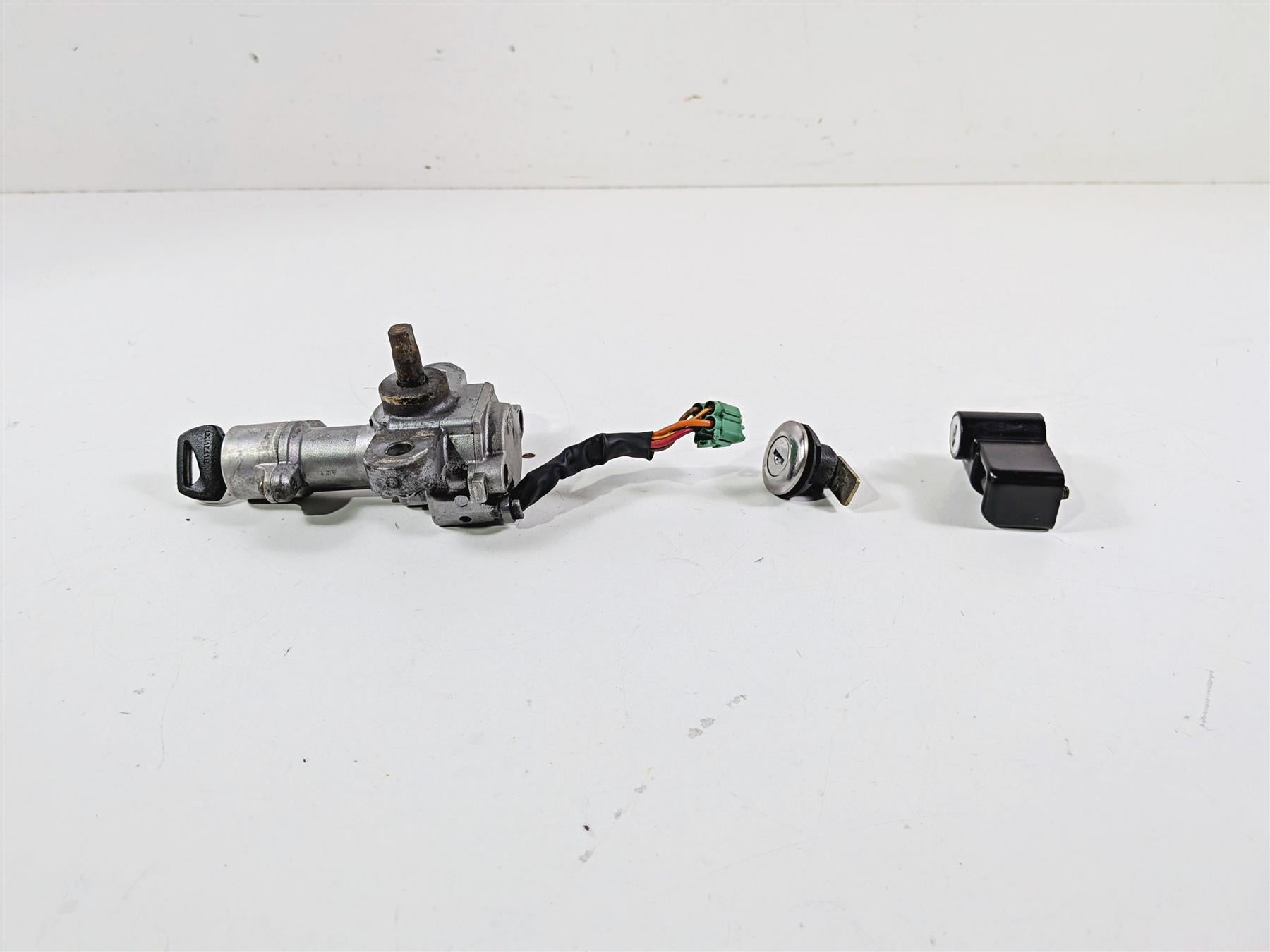 2005 Suzuki VZ800 M50 Boulevard Ignition Switch Key Lock Set - Read 37100-41880 {{ shop.shopifyCountryName }} - Mototech271