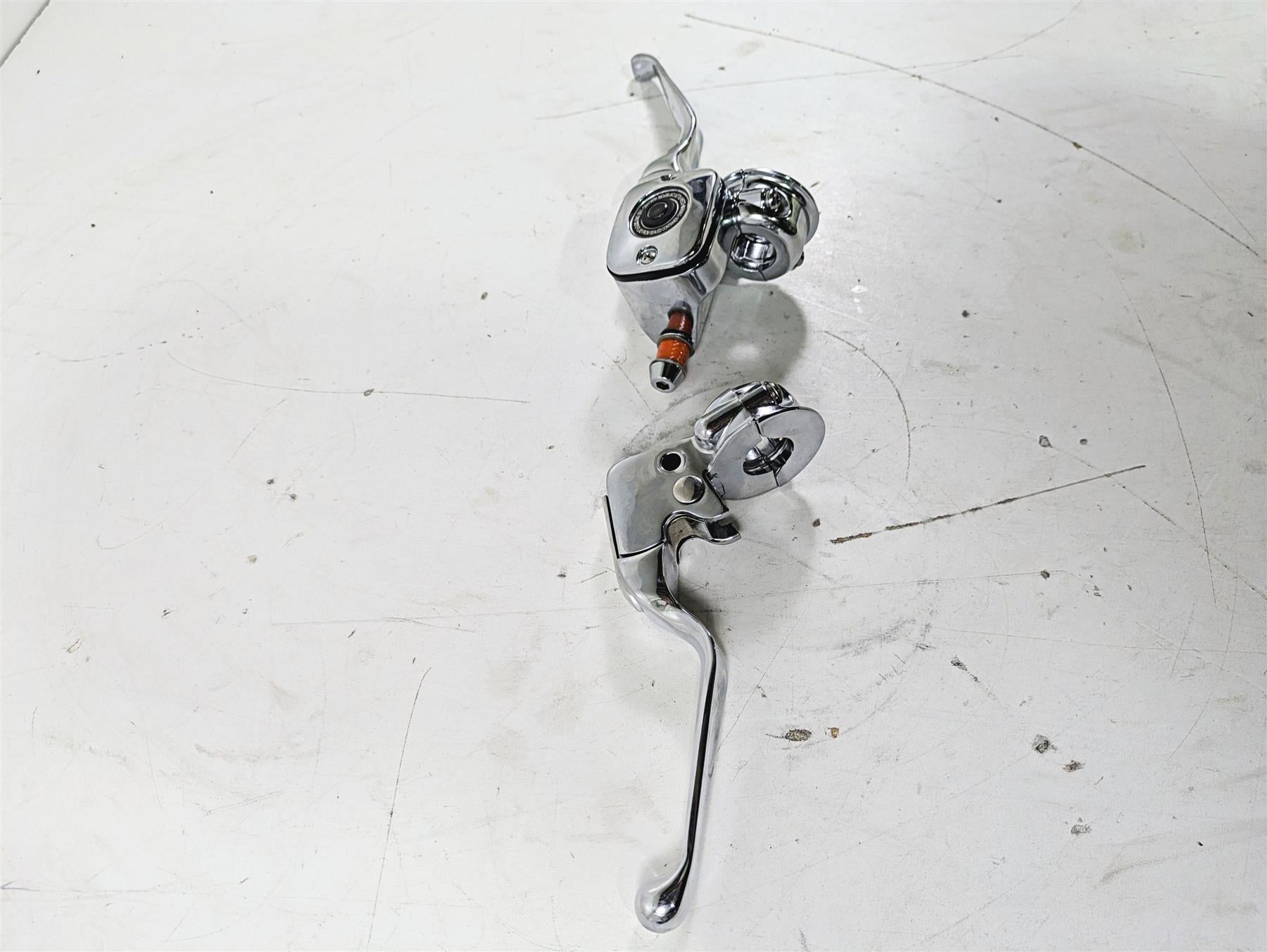 2004 Harley Softail FLSTF Fat Boy Chrome Brake Master Cylinder Set 9/16 45019-96 {{ shop.shopifyCountryName }} - Mototech271