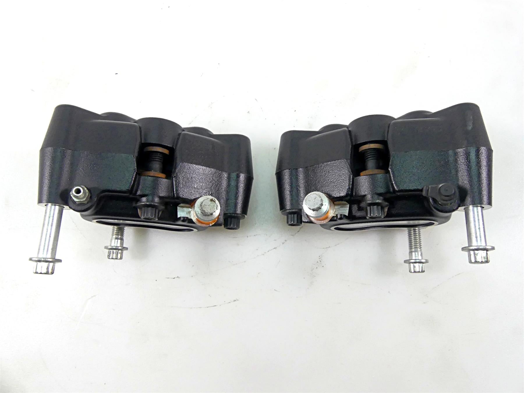 2010 Harley FXDF Dyna Fat Bob Nice Front Brake Caliper Set 44046-08 {{ shop.shopifyCountryName }} - Mototech271