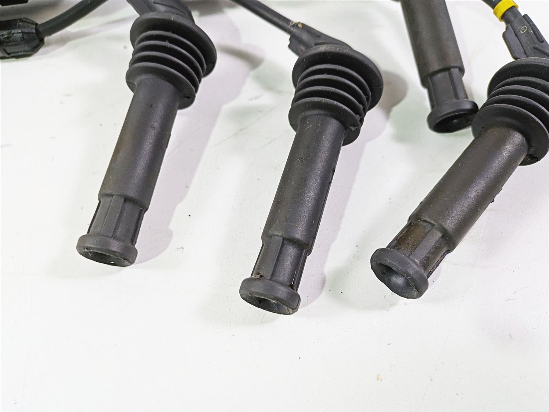 2006 Triumph Rocket 3 Ignition Coil Wiring Plug Set - Tested T1290101 {{ shop.shopifyCountryName }} - Mototech271