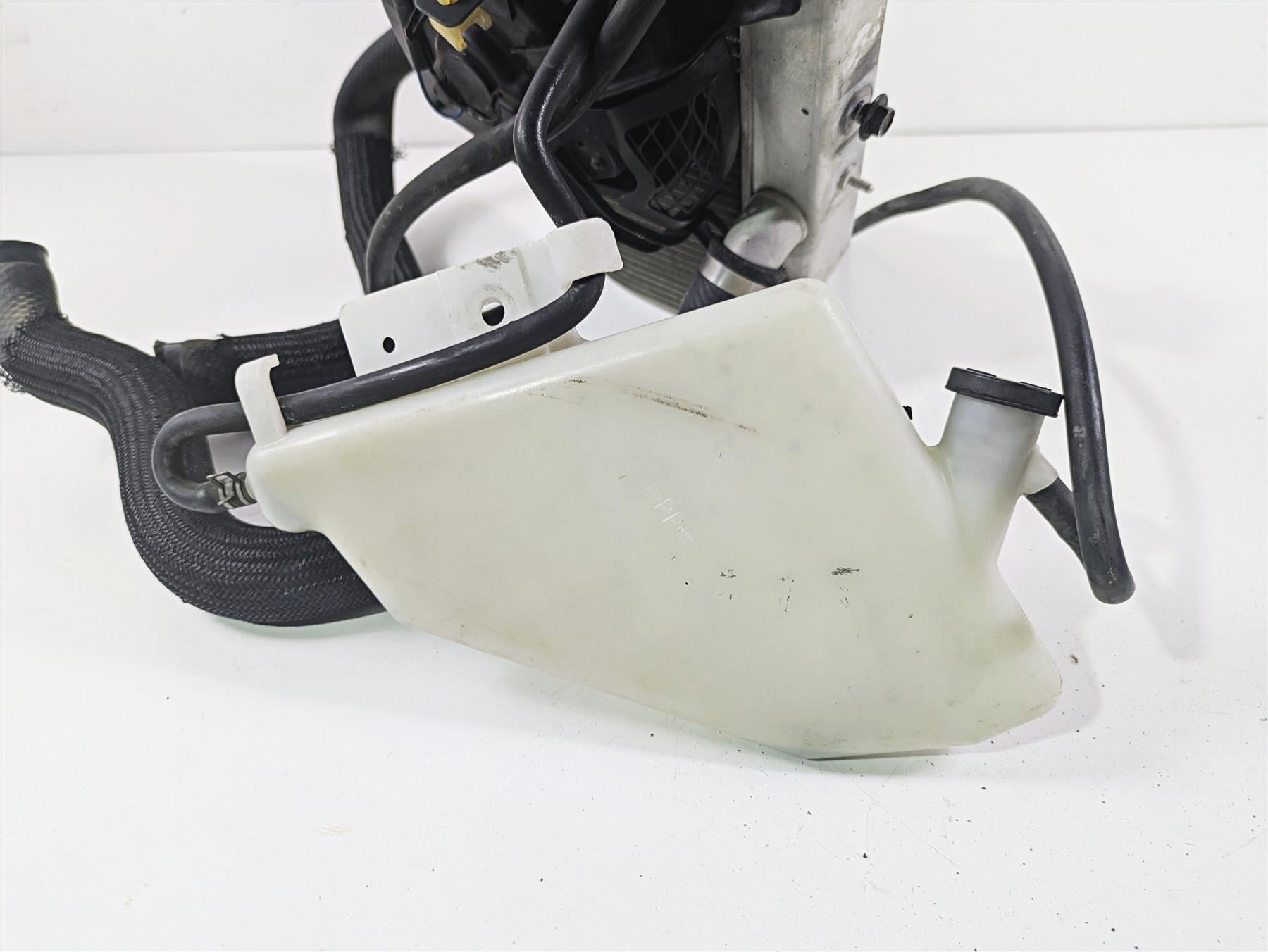 2006 Suzuki GSXR1000 K6 Radiator Fan Hoses Reservoir 17710-41G00 {{ shop.shopifyCountryName }} - Mototech271