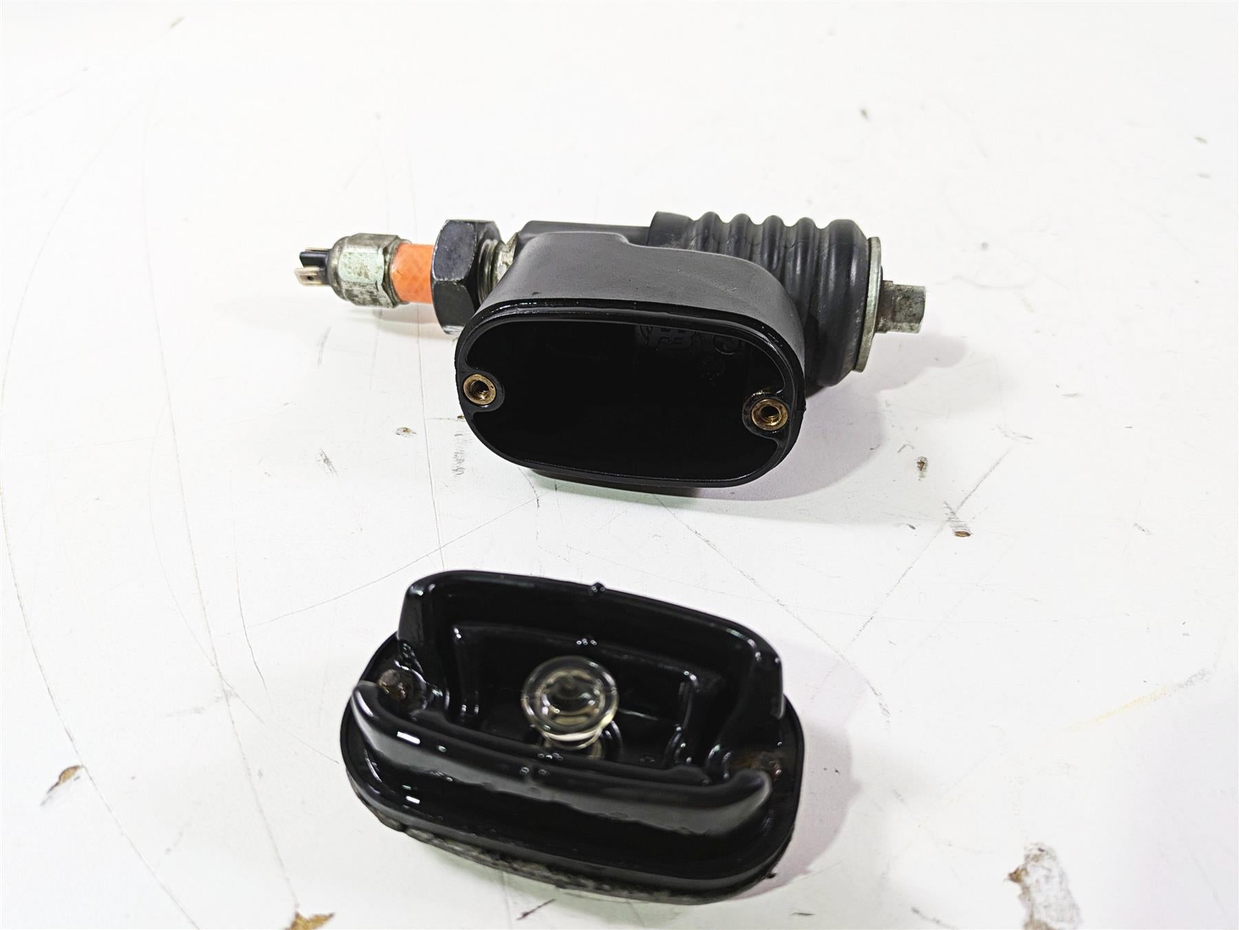 2015 Harley FXDL Dyna Low Rider Rear Brake Master Cylinder READ 41700065A {{ shop.shopifyCountryName }} - Mototech271