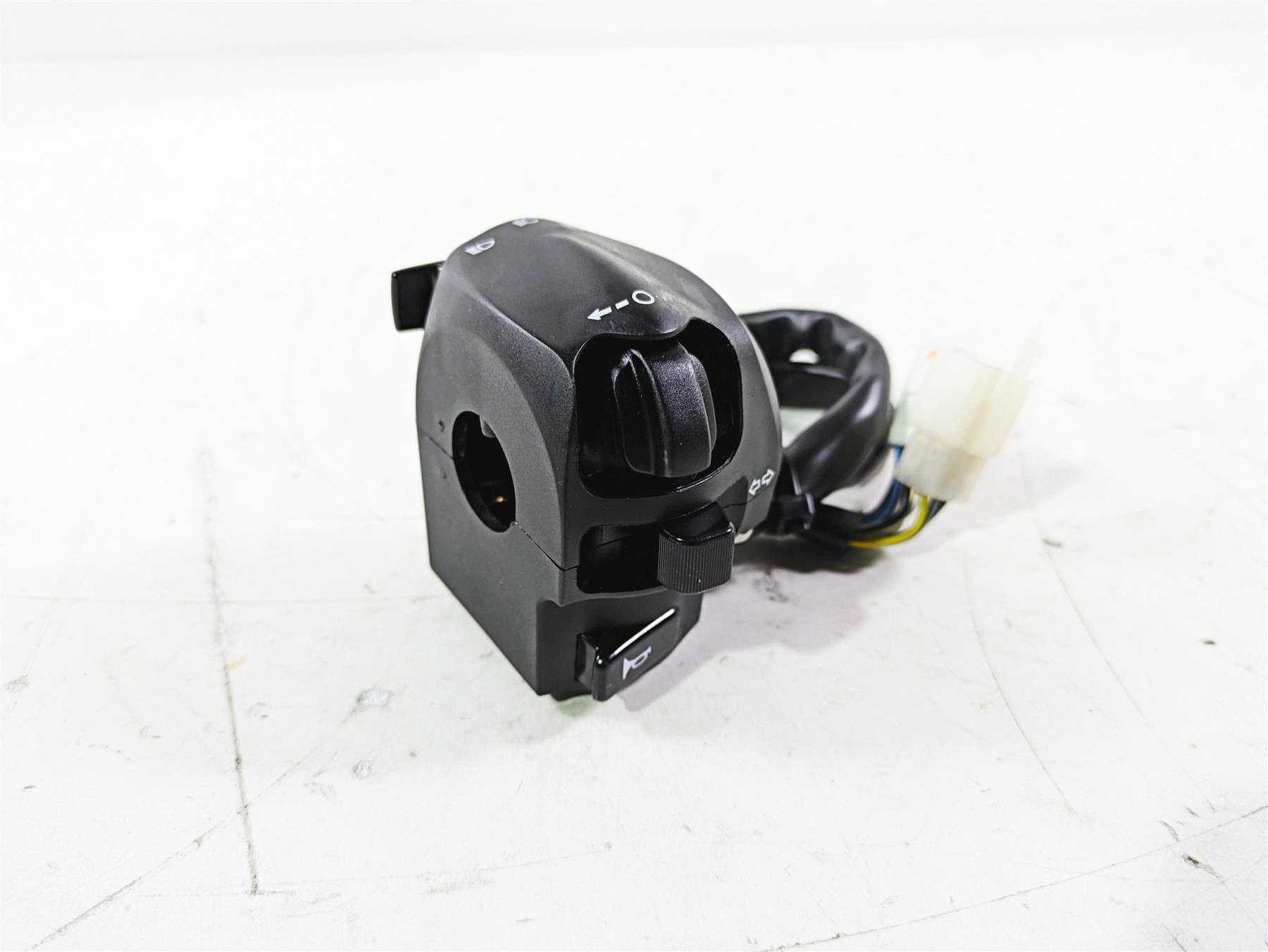 2022 MV Agusta F3 800 Rosso Left Hand Control Switch Light Blinker 8A00B9497 {{ shop.shopifyCountryName }} - Mototech271