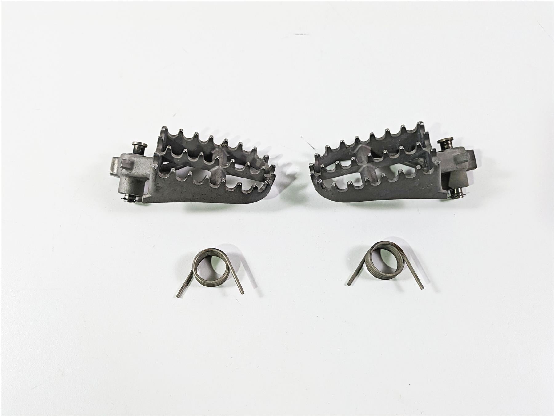 2006 BMW R1200GS K255 Adv Front Footpeg Rest Set 46717694557 {{ shop.shopifyCountryName }} - Mototech271