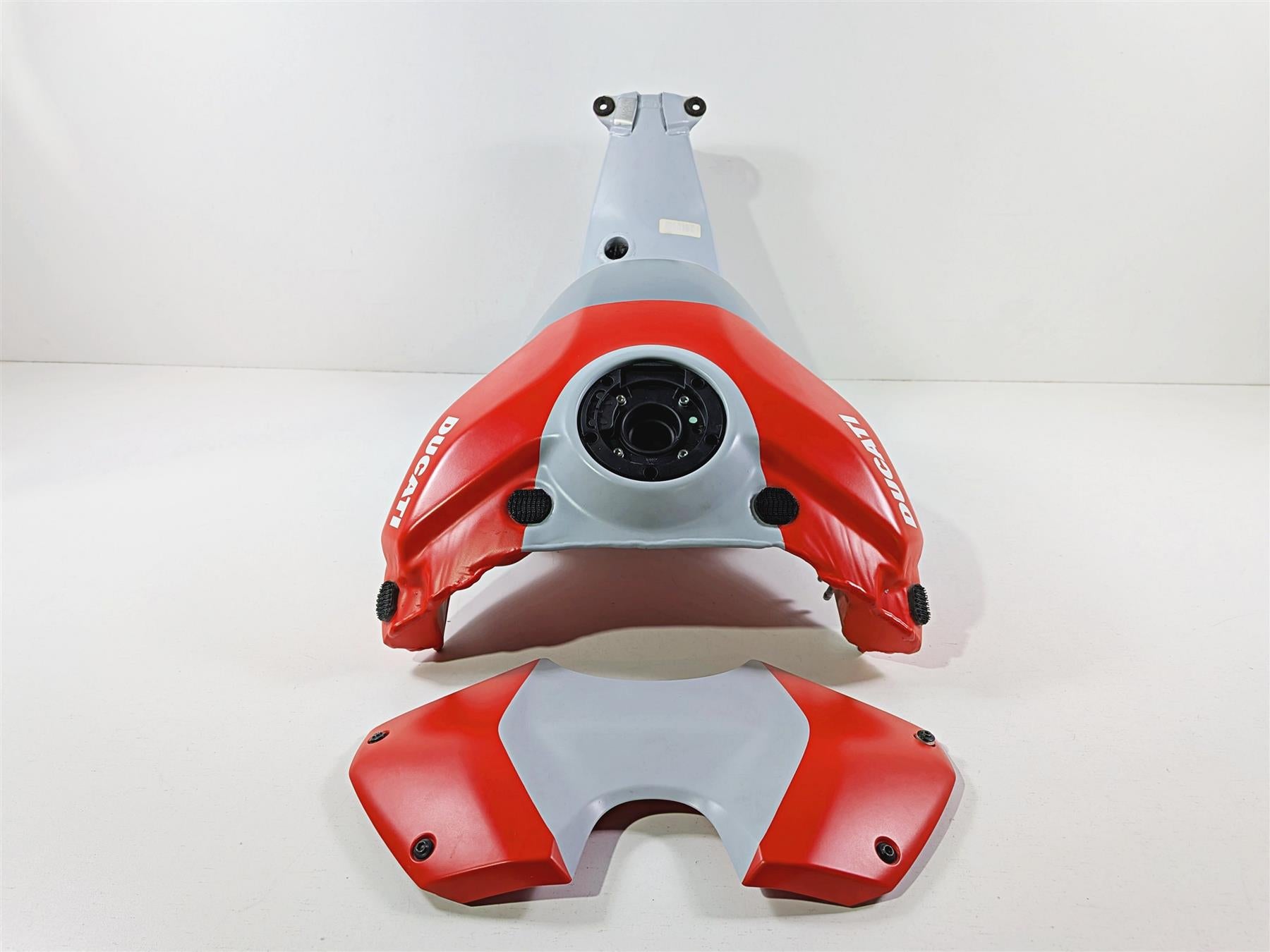 2019 Ducati Panigale V4S V4 S Corse Nice Fuel Gas Petrol Tank - No Scratch 58612621B {{ shop.shopifyCountryName }} - Mototech271