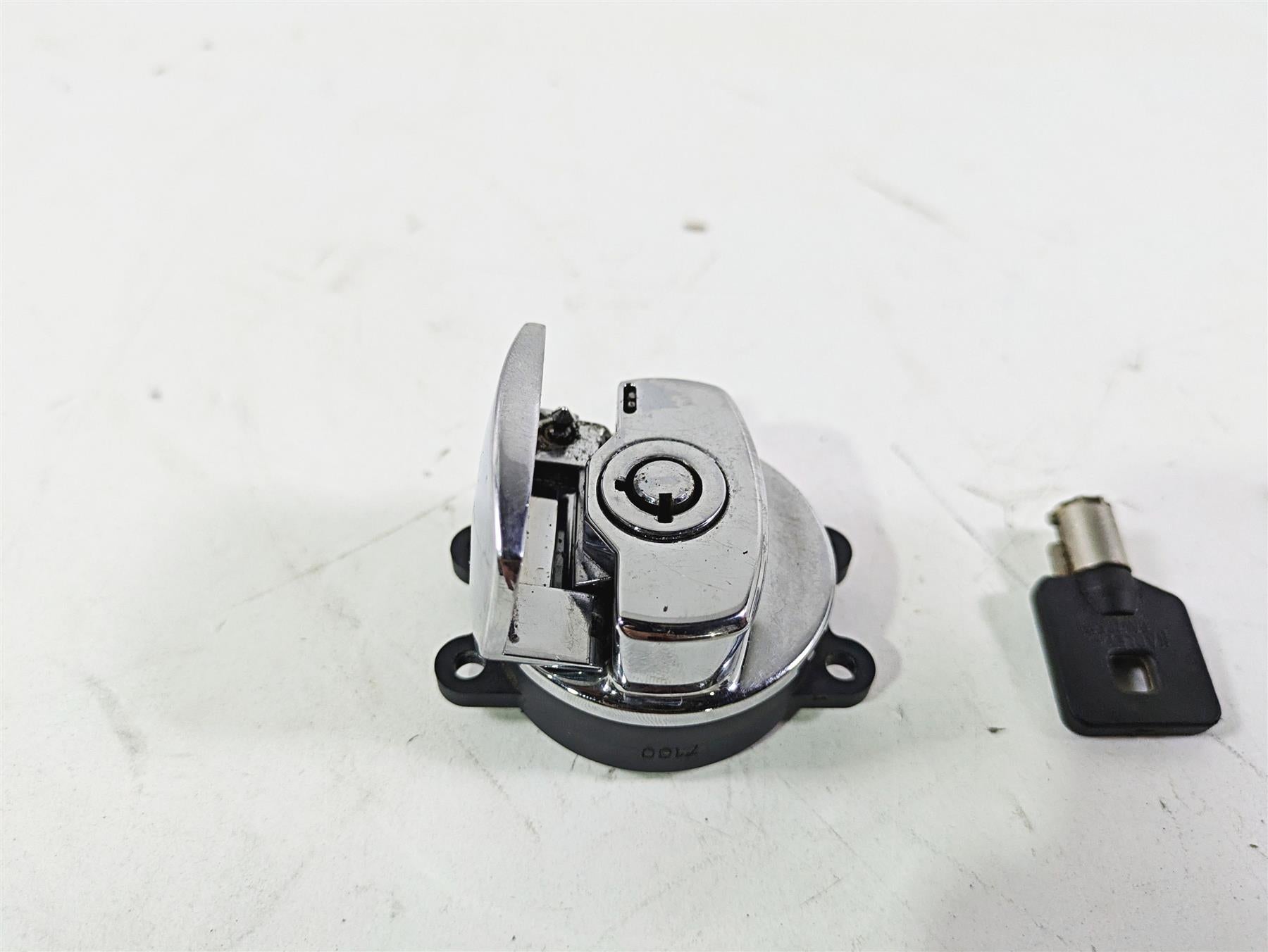 2008 Harley FLSTC 105TH Softail Heritage Ignition Switch Key Lock Set 71450-04 {{ shop.shopifyCountryName }} - Mototech271