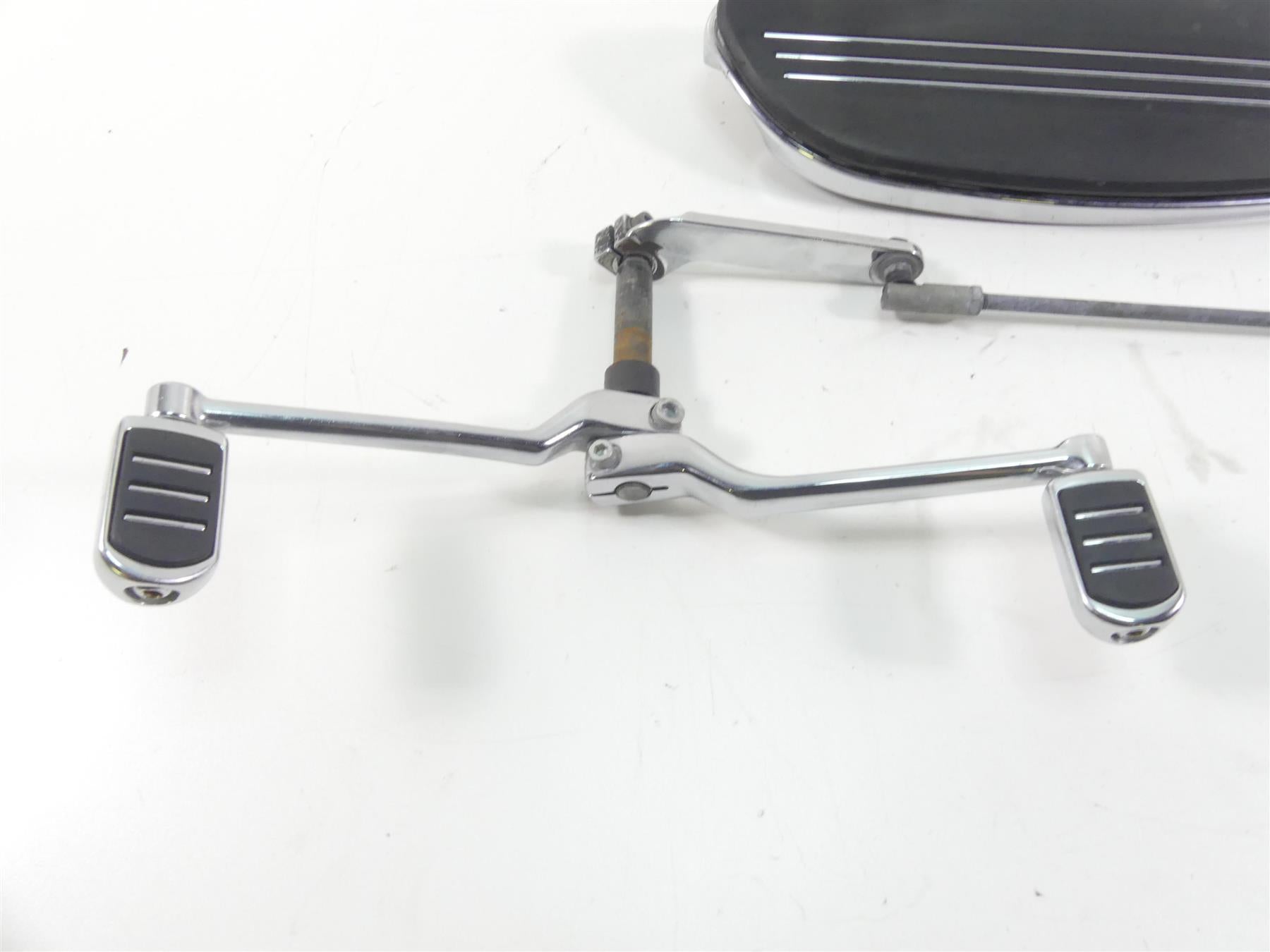 2013 Harley Touring FLHX Street Glide Left Front Floor Board & Shifter 50688-04 {{ shop.shopifyCountryName }} - Mototech271