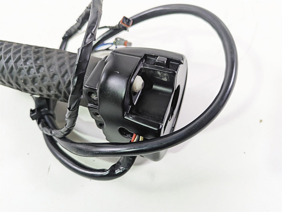 2020 Harley Softail FXST Standard Right Hand Control Switch - Extended 71500462 {{ shop.shopifyCountryName }} - Mototech271