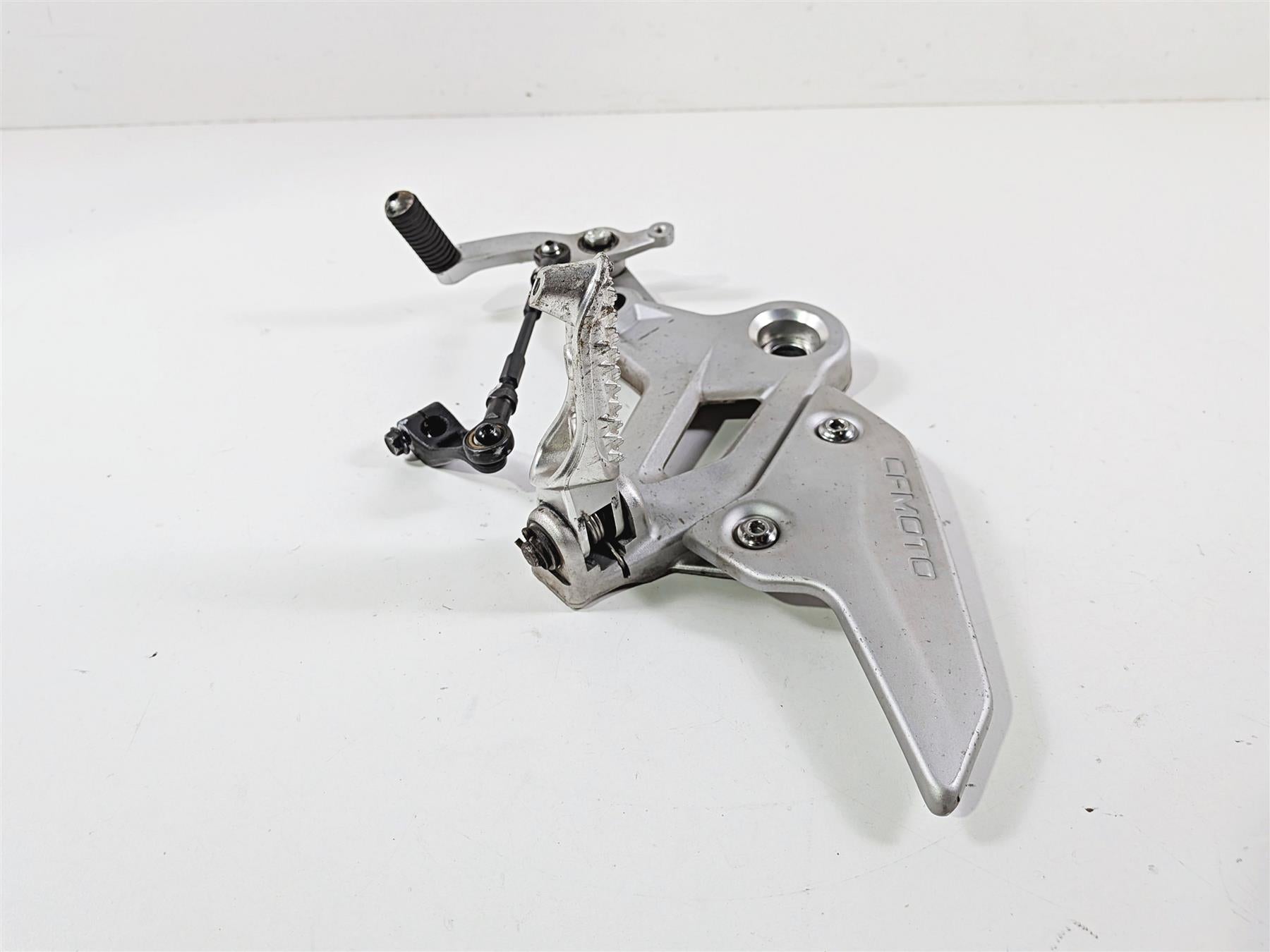 2025 CFMoto 450 SS Left Footpeg & Shifter Set 6AQV-142600-1001 6AQV-141030-1000 {{ shop.shopifyCountryName }} - Mototech271