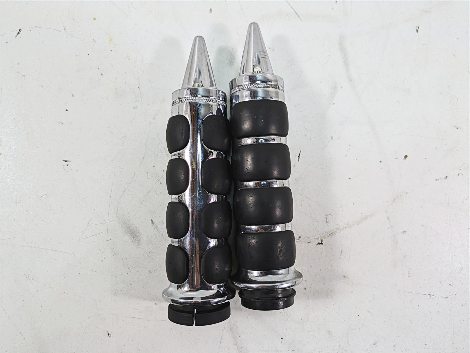 2011 Harley Touring FLTRU Road Glide Aftermarket Spike Hand Grip Set {{ shop.shopifyCountryName }} - Mototech271