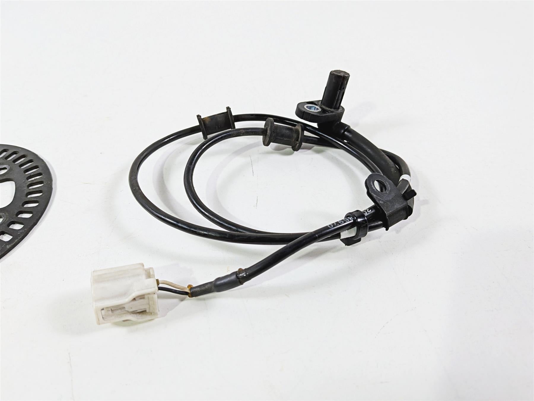 2016 Yamaha YZF R1 RN32 Front Abs Brake Wheel Speed Sensor 2CR-85970-00-00 {{ shop.shopifyCountryName }} - Mototech271