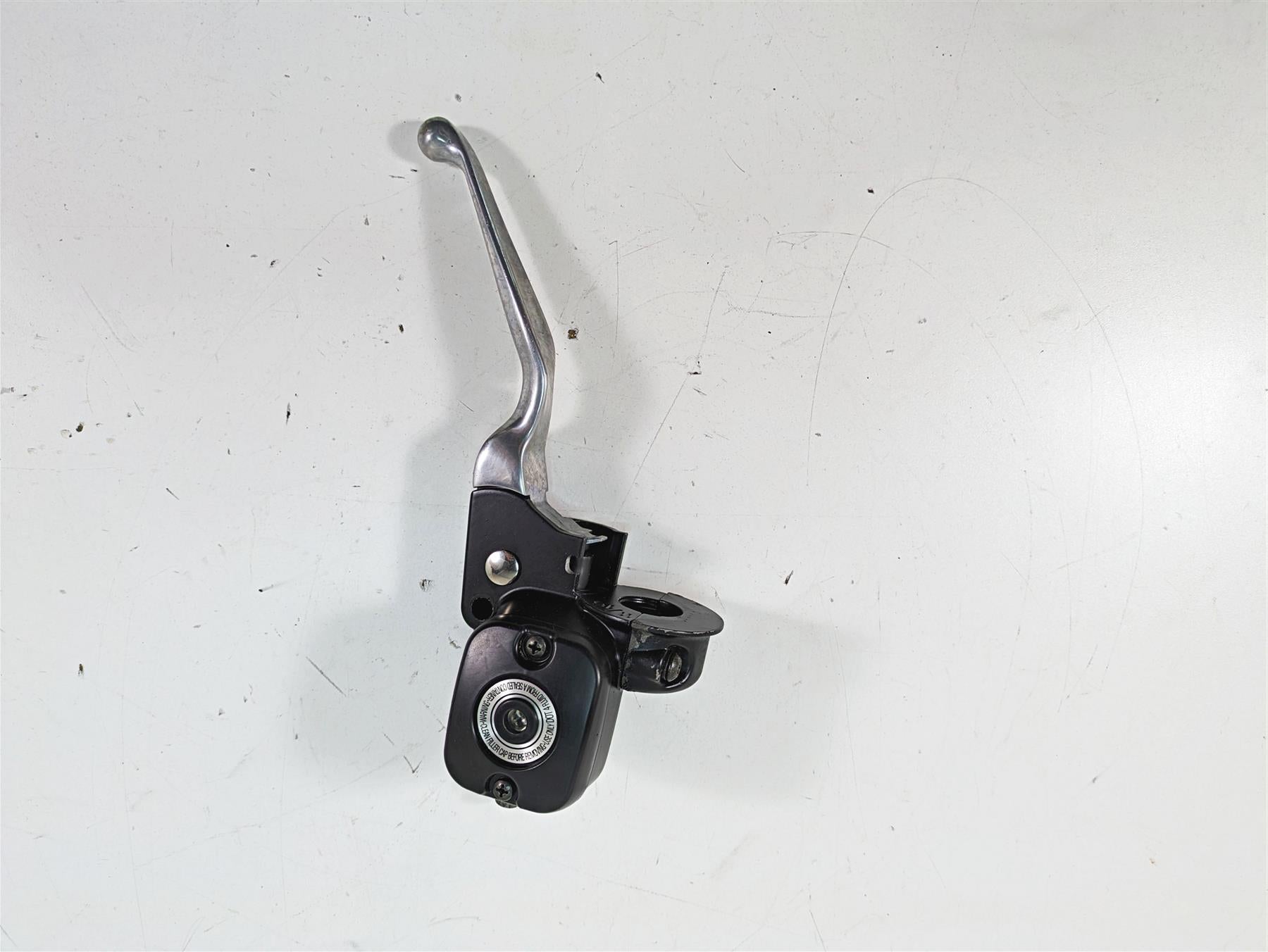 2005 Harley Touring FLHTCUI Electra Glide Front Brake Master Cylinder 41700738 {{ shop.shopifyCountryName }} - Mototech271