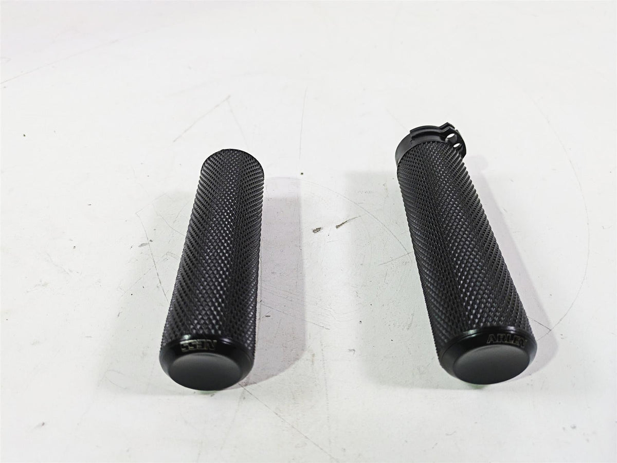 2010 Harley VRSCF Muscle Rod Arlen Ness Hand Grip Set {{ shop.shopifyCountryName }} - Mototech271